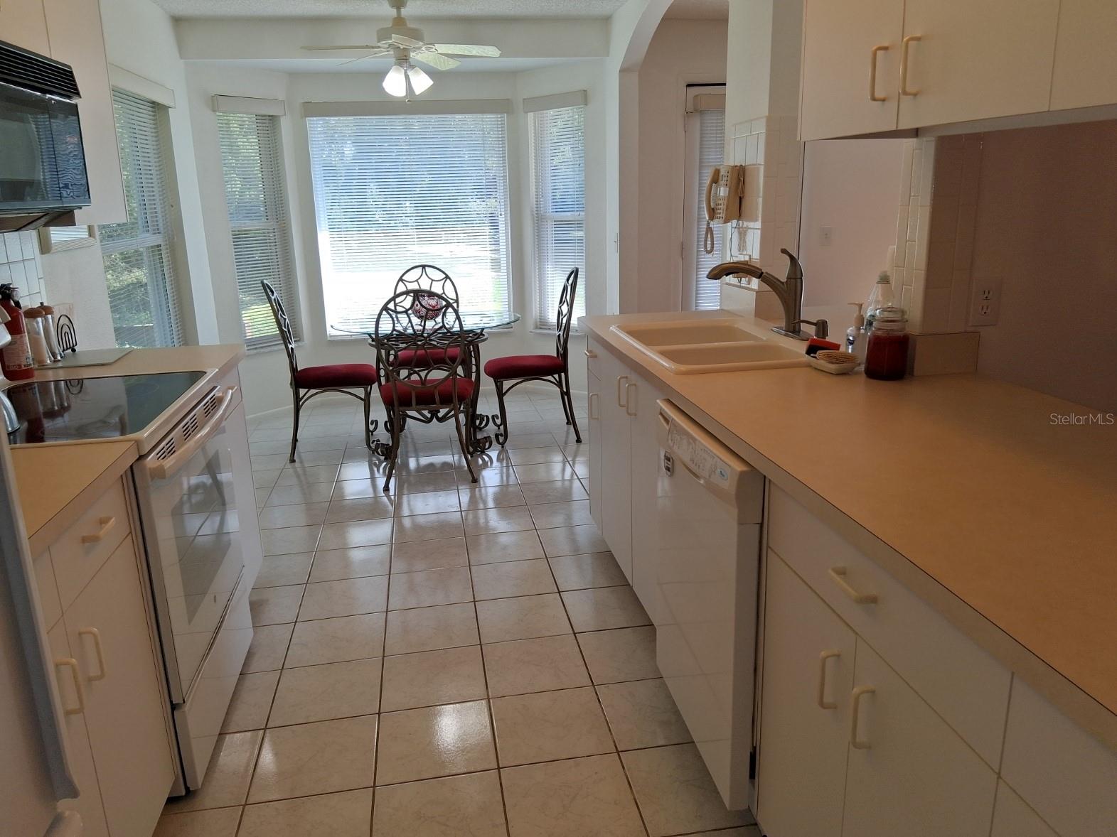 Kitchen & Dinette