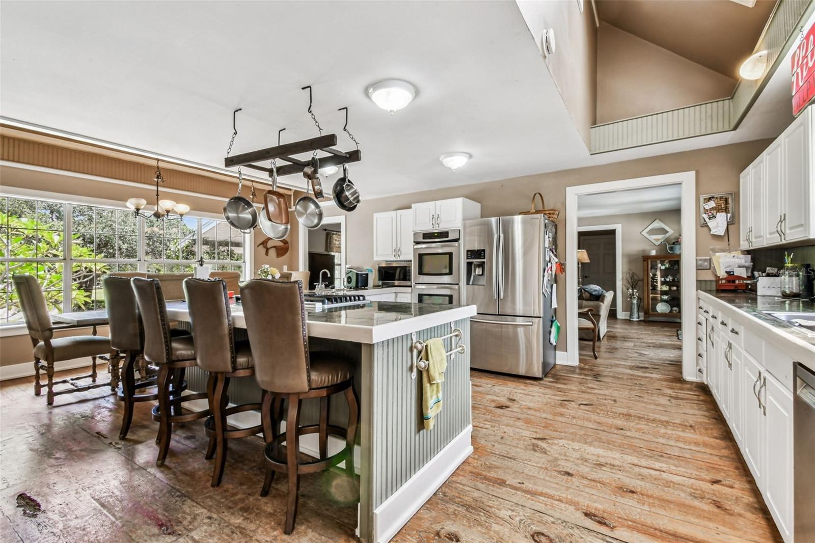 Kitchen/Bar seating