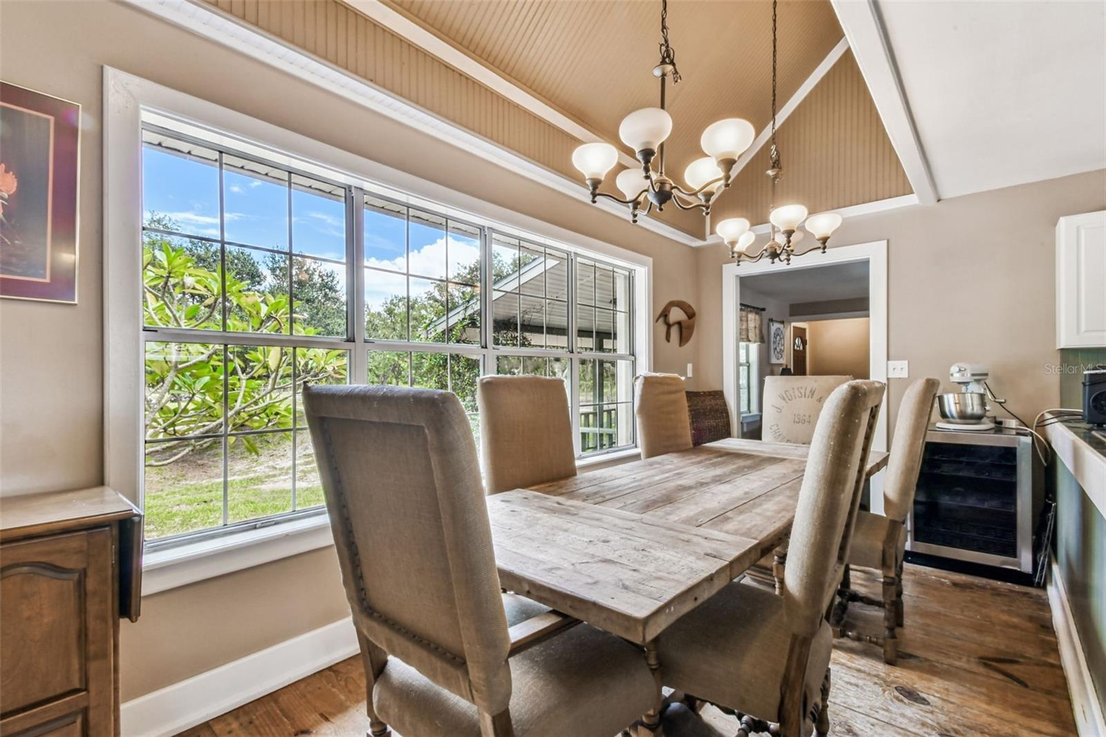 Eat in Kitchen/dining area