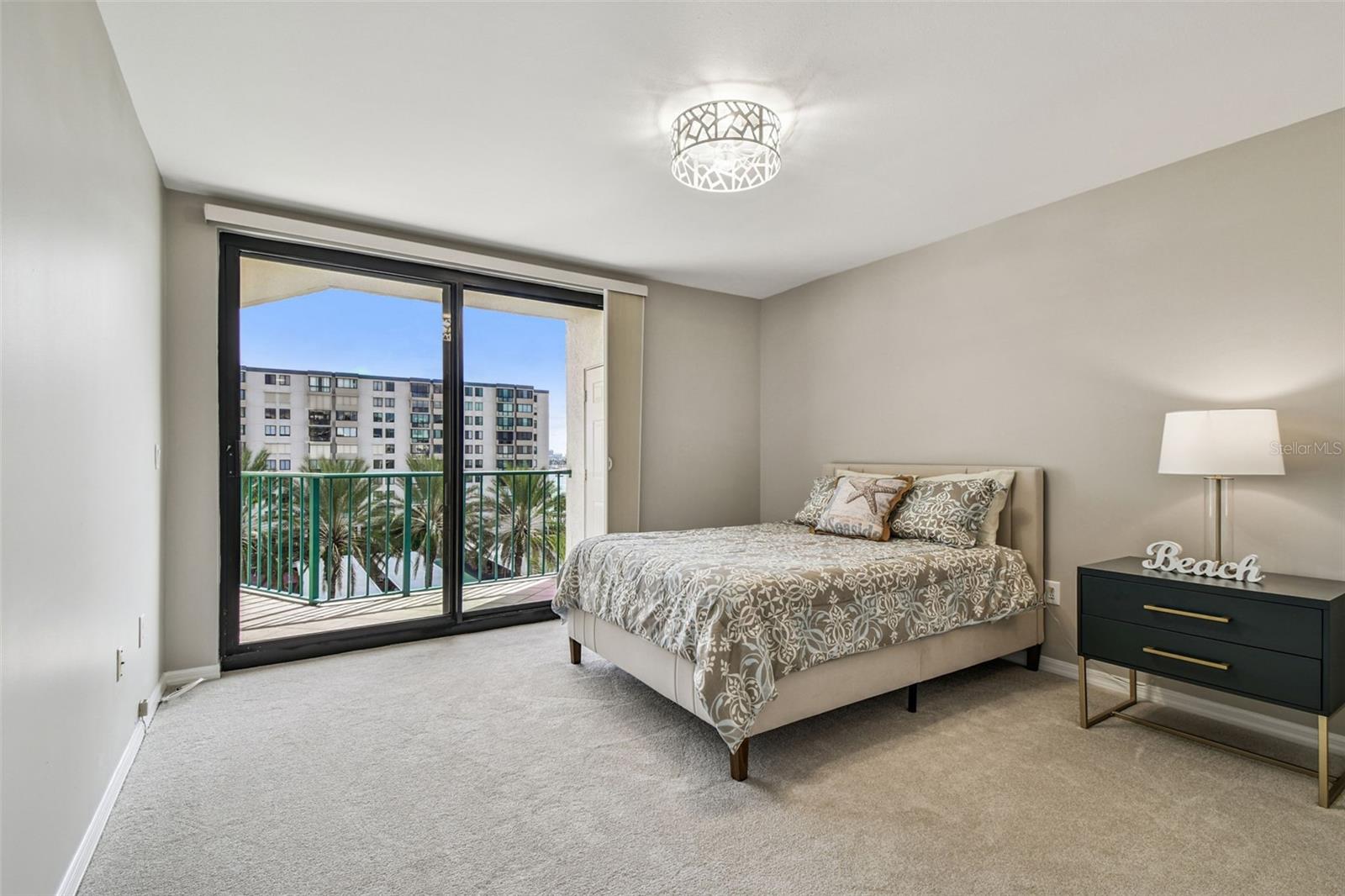 VIP/Guest with balcony access