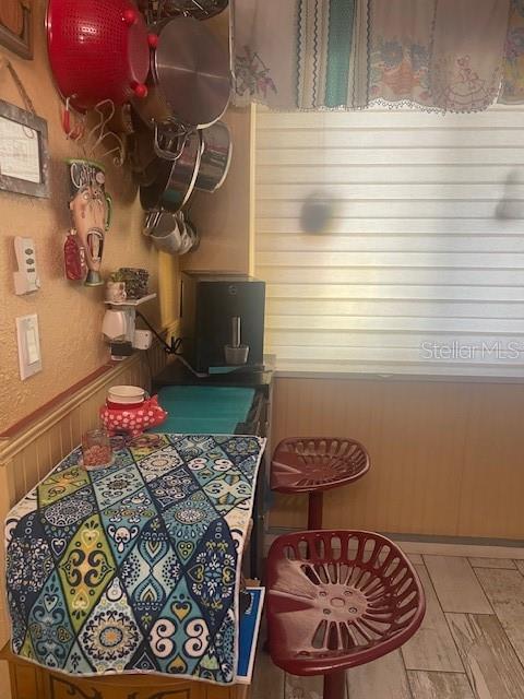 KITCHEN BREAKFAST BAR