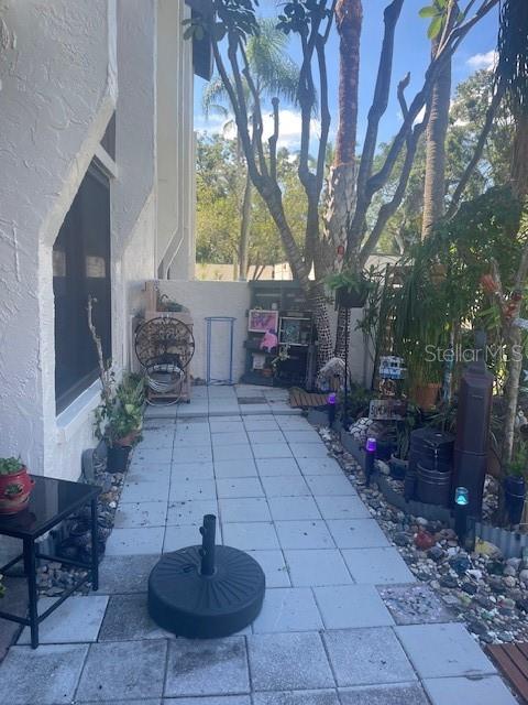 LARGE OUTDOOR PATIO