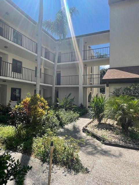 INTERIOR COURTYARD LEFT
