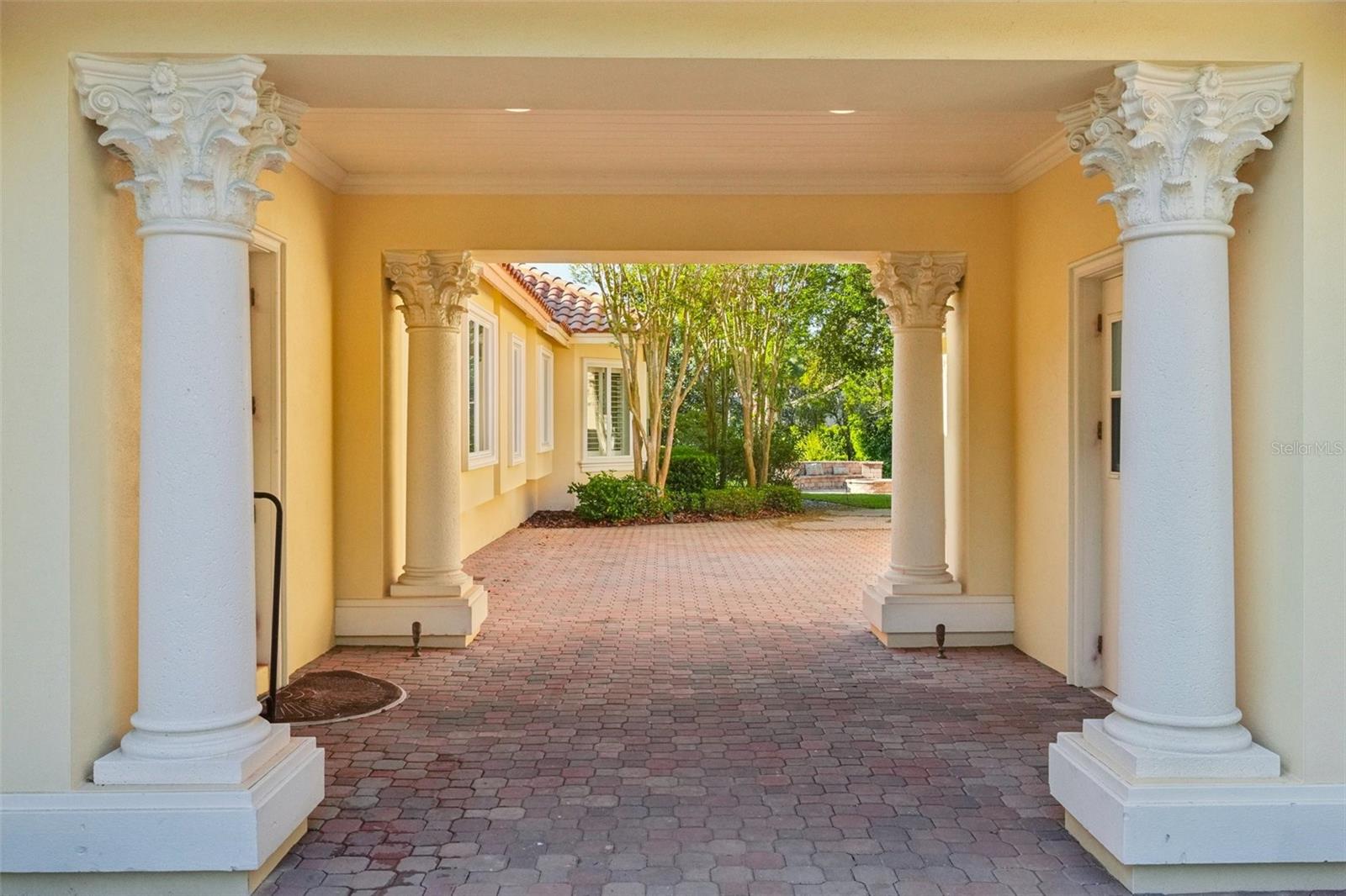 Porta Cache - House and Main Garage on the left/ Garage and Workshop on the right