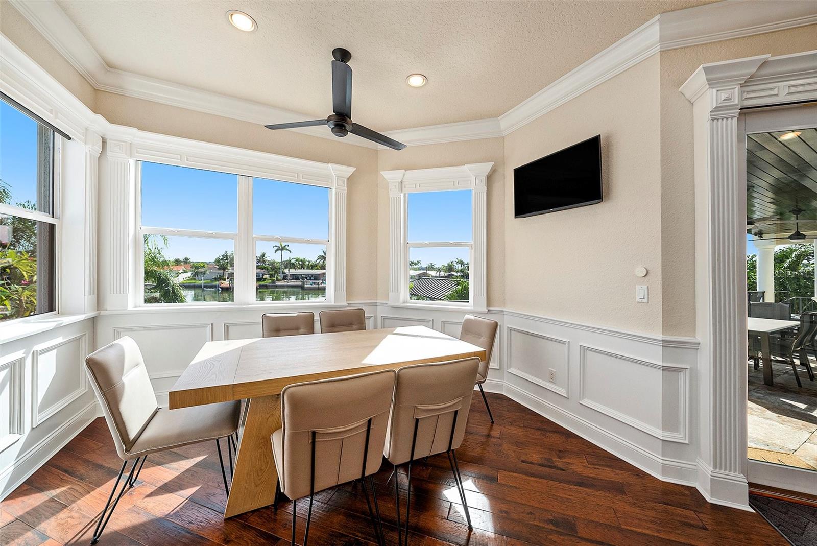 Breakfast Nook - 231 Midway Island, Clearwater FL 33767