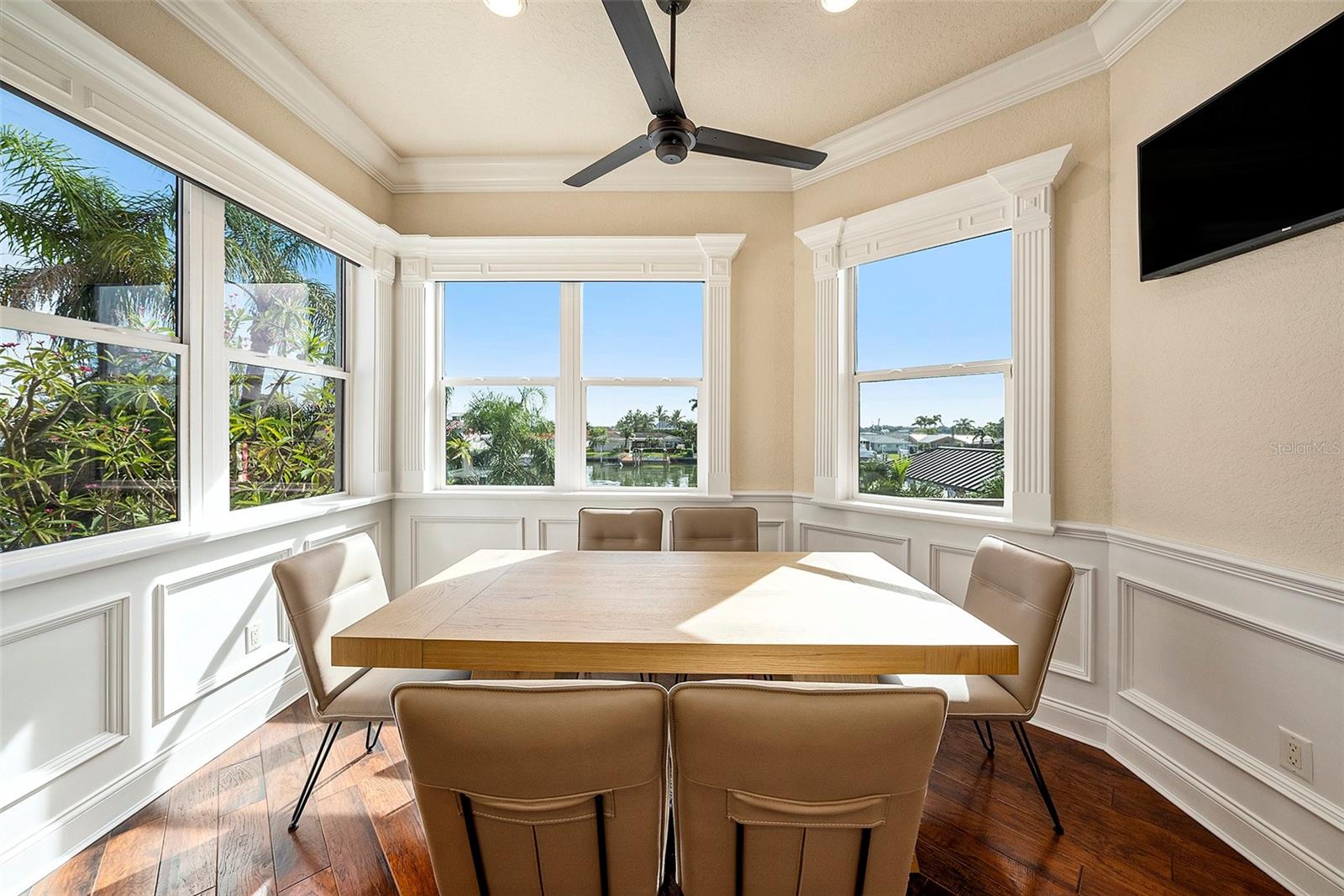 Breakfast Nook - 231 Midway Island, Clearwater FL 33767