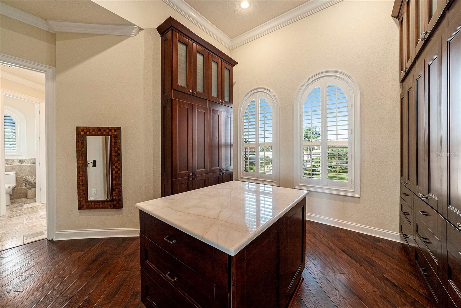 Dressing Room - 231 Midway Island, Clearwater FL 33767