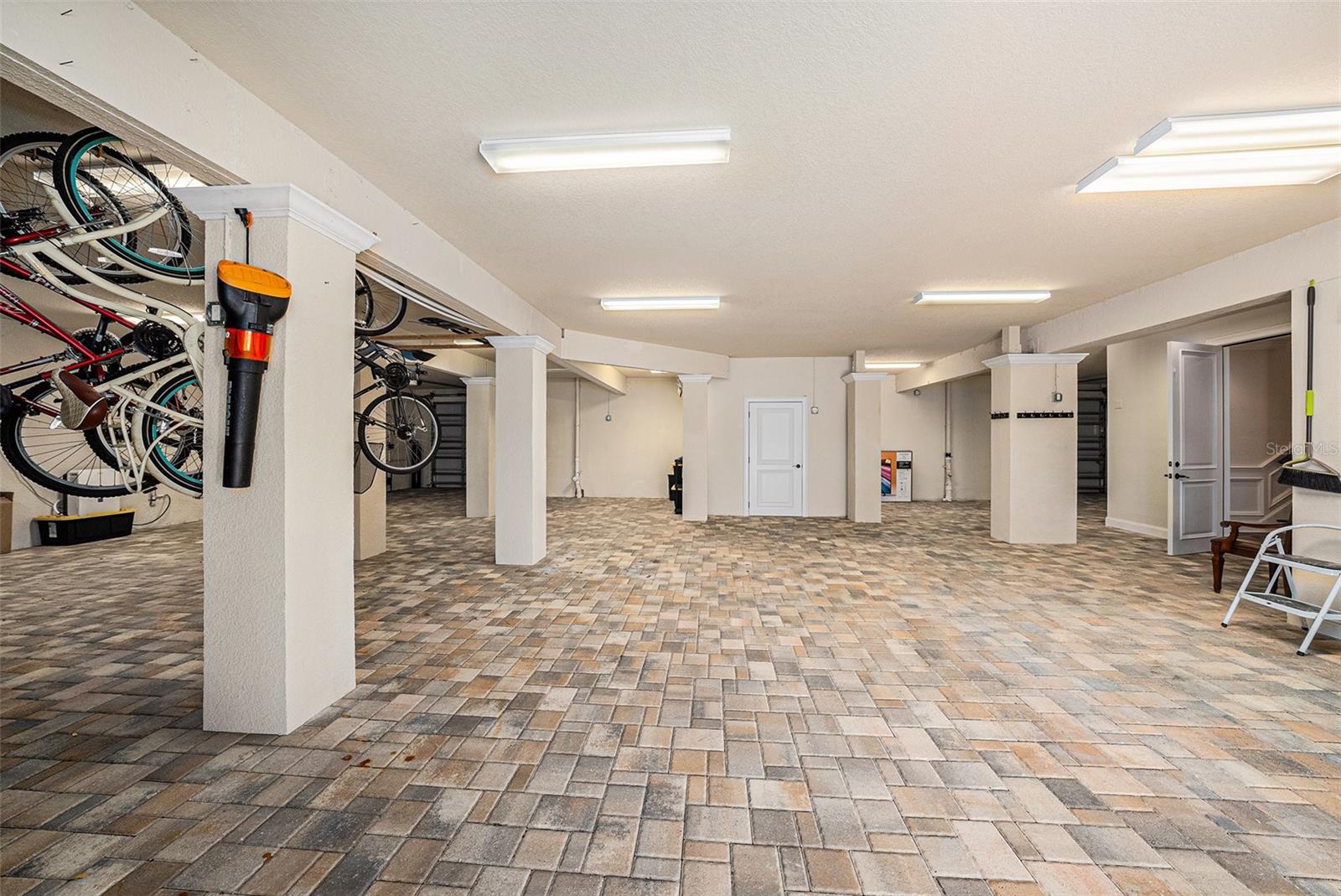 Garage - 231 Midway Island, Clearwater FL 33767