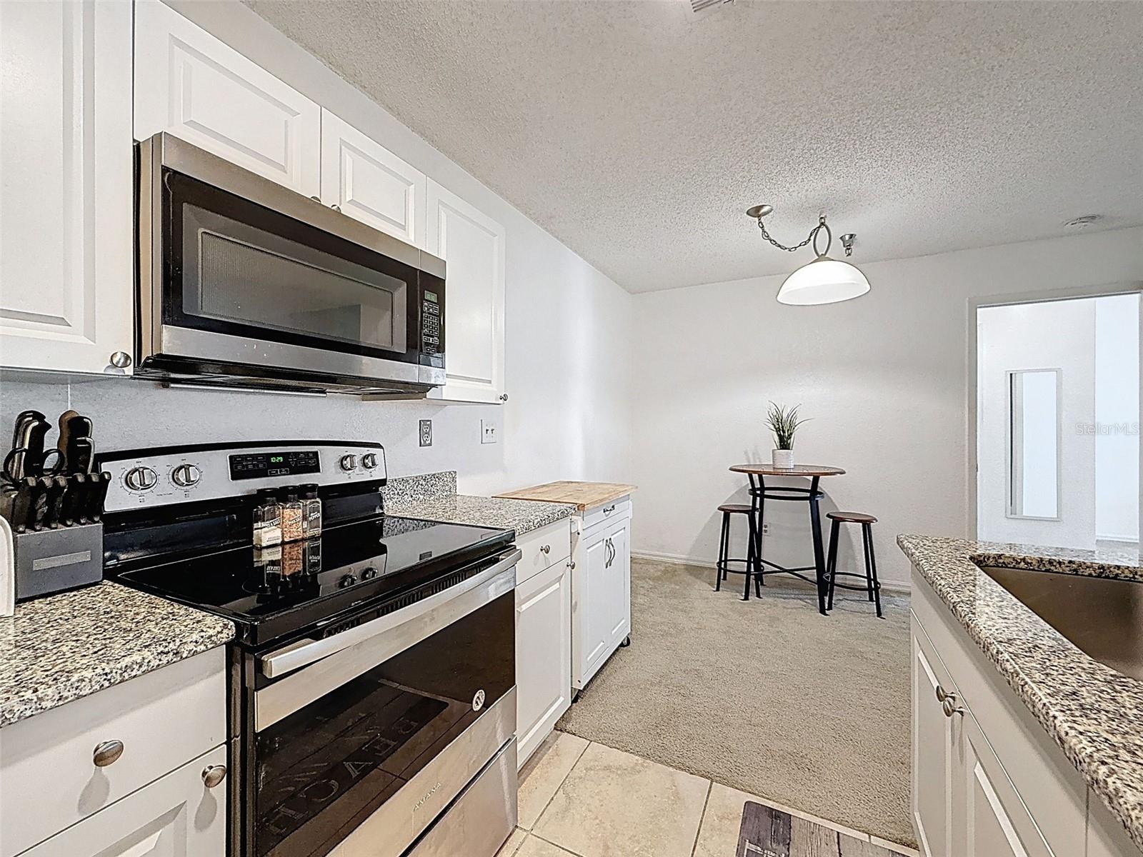 Kitchen/ Dining Room