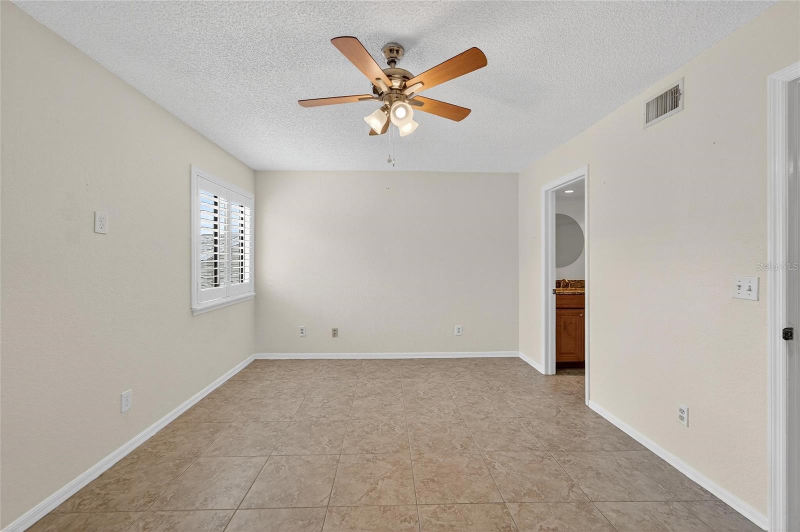 Main floor Guest Bedroom