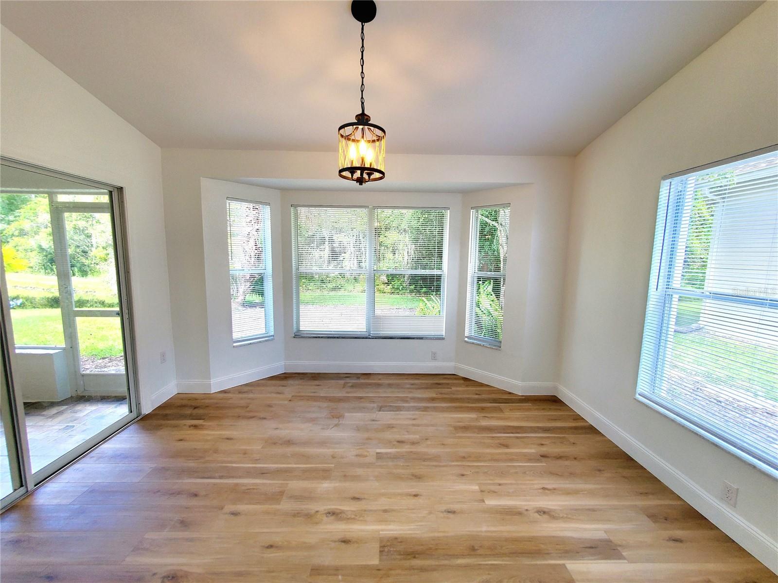 DINETTE AREA