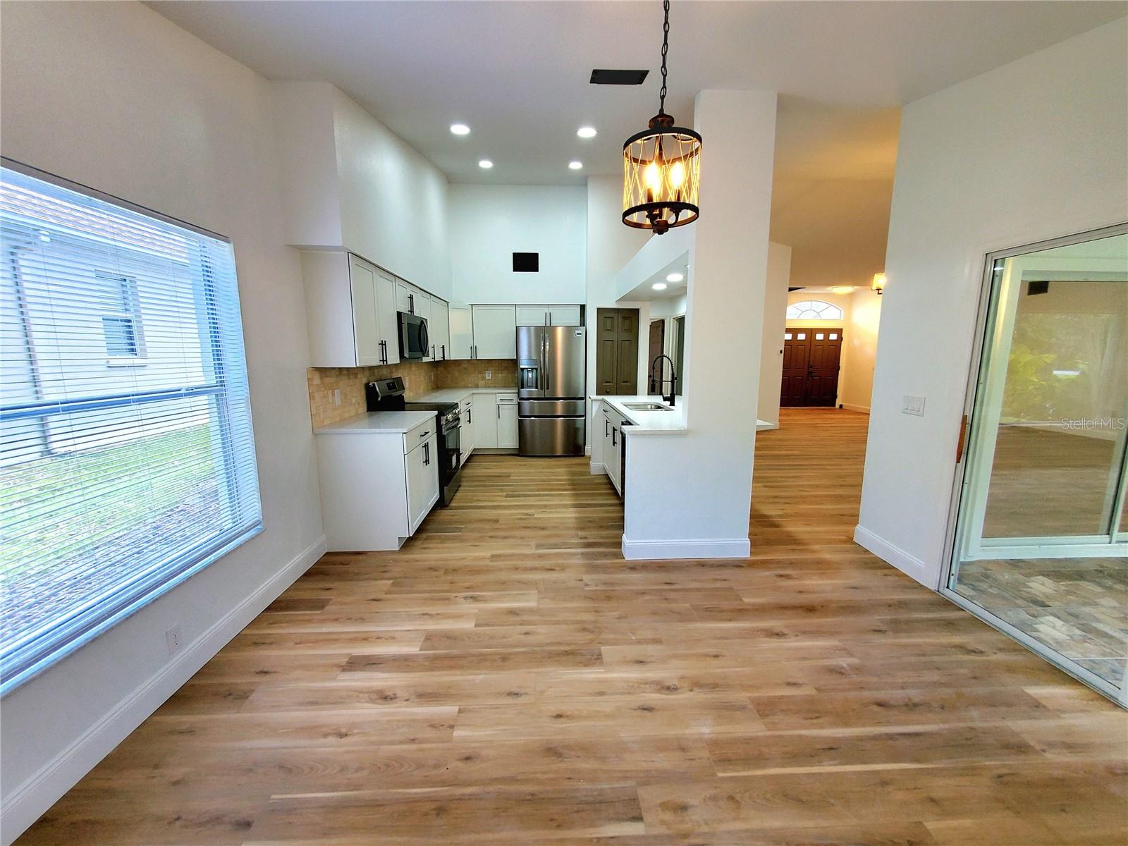 DINETTE & KITCHEN