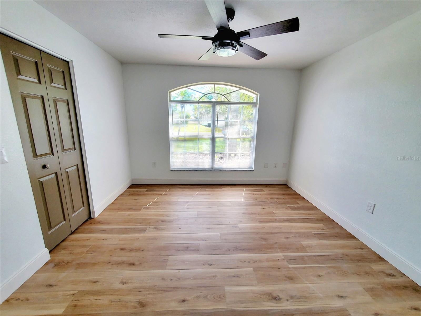 BEDROOM OR OFFICE