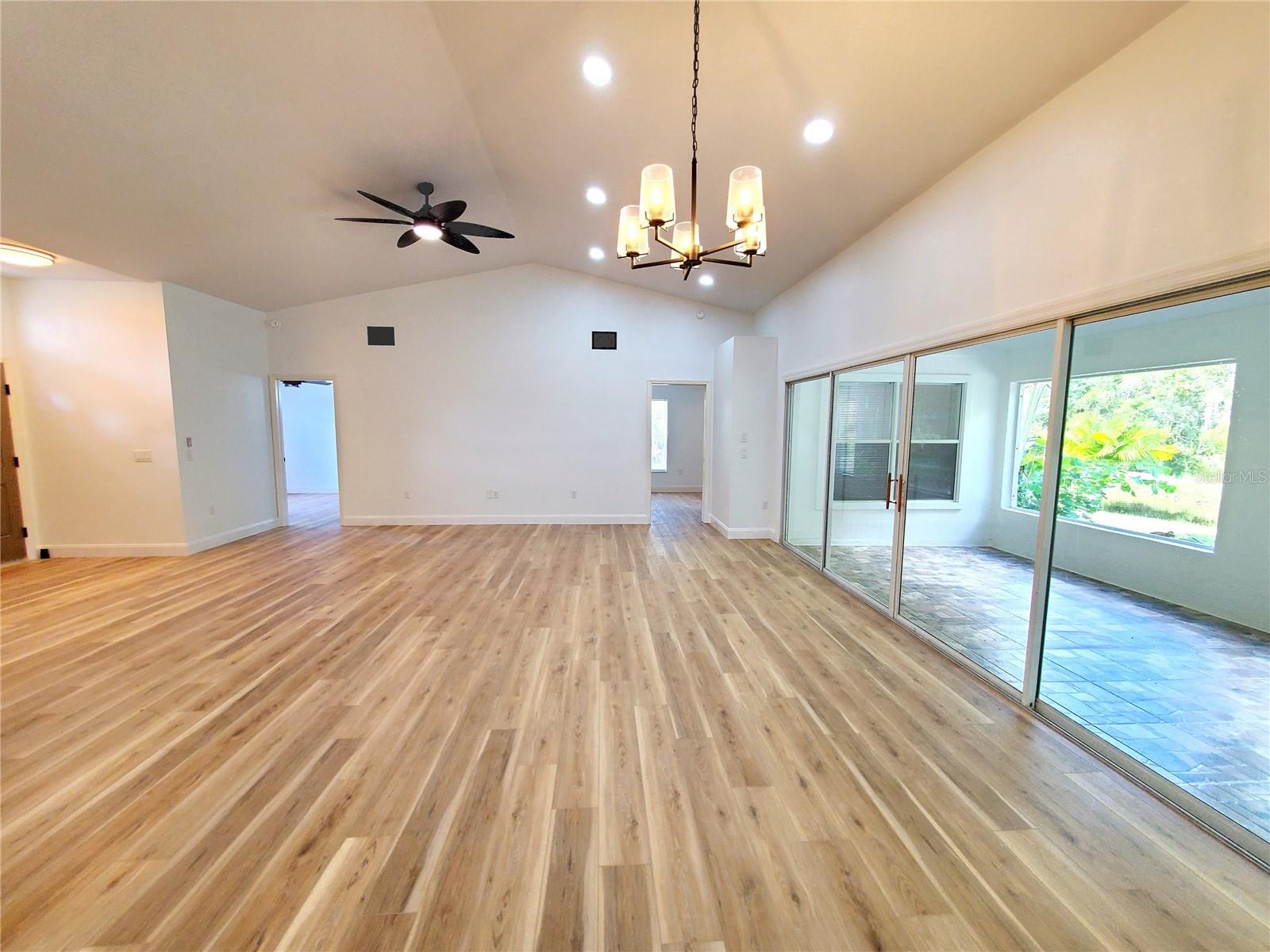 DINING/LIVING ROOM