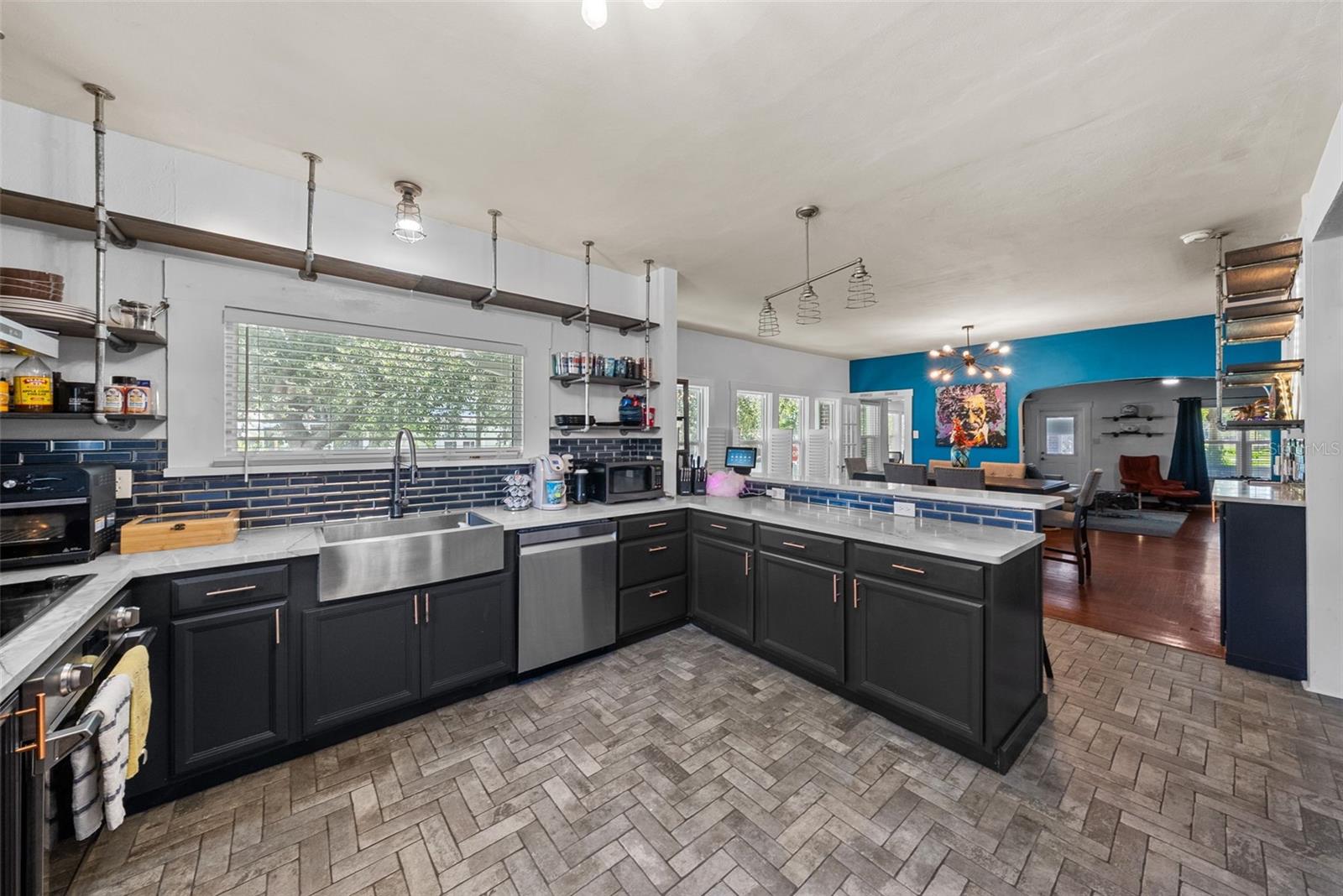 Loads of Counter space and Breakfast Bar