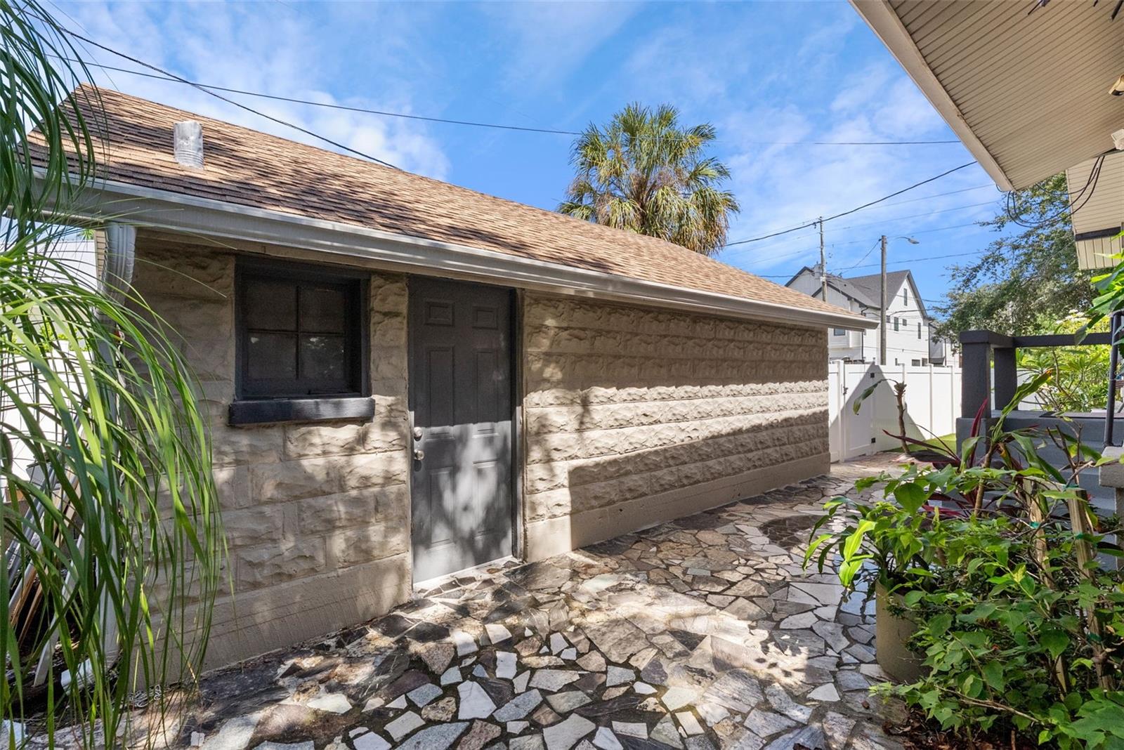 Detached Garage