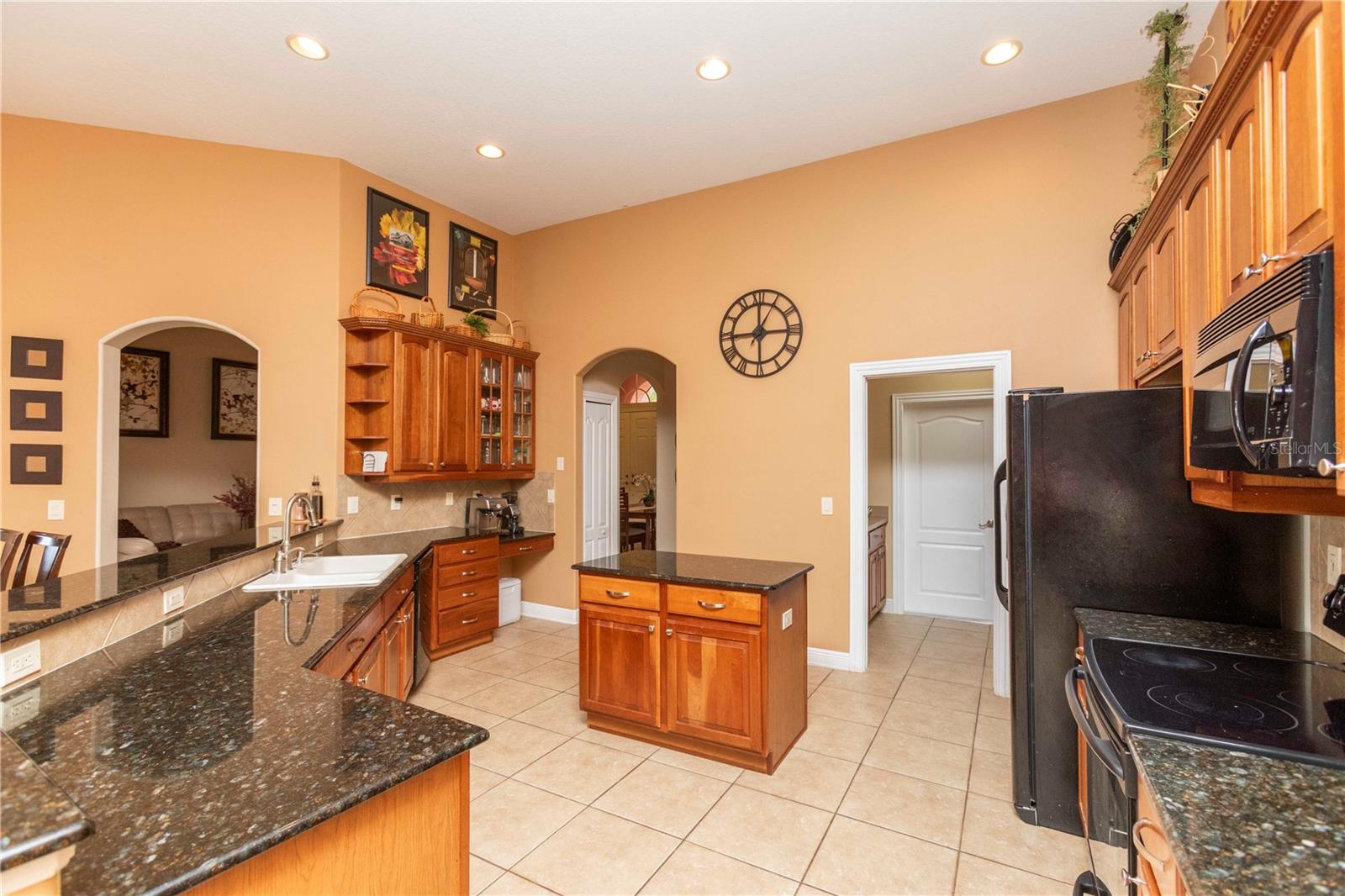 Huge Gourmet Kitchen with Granite