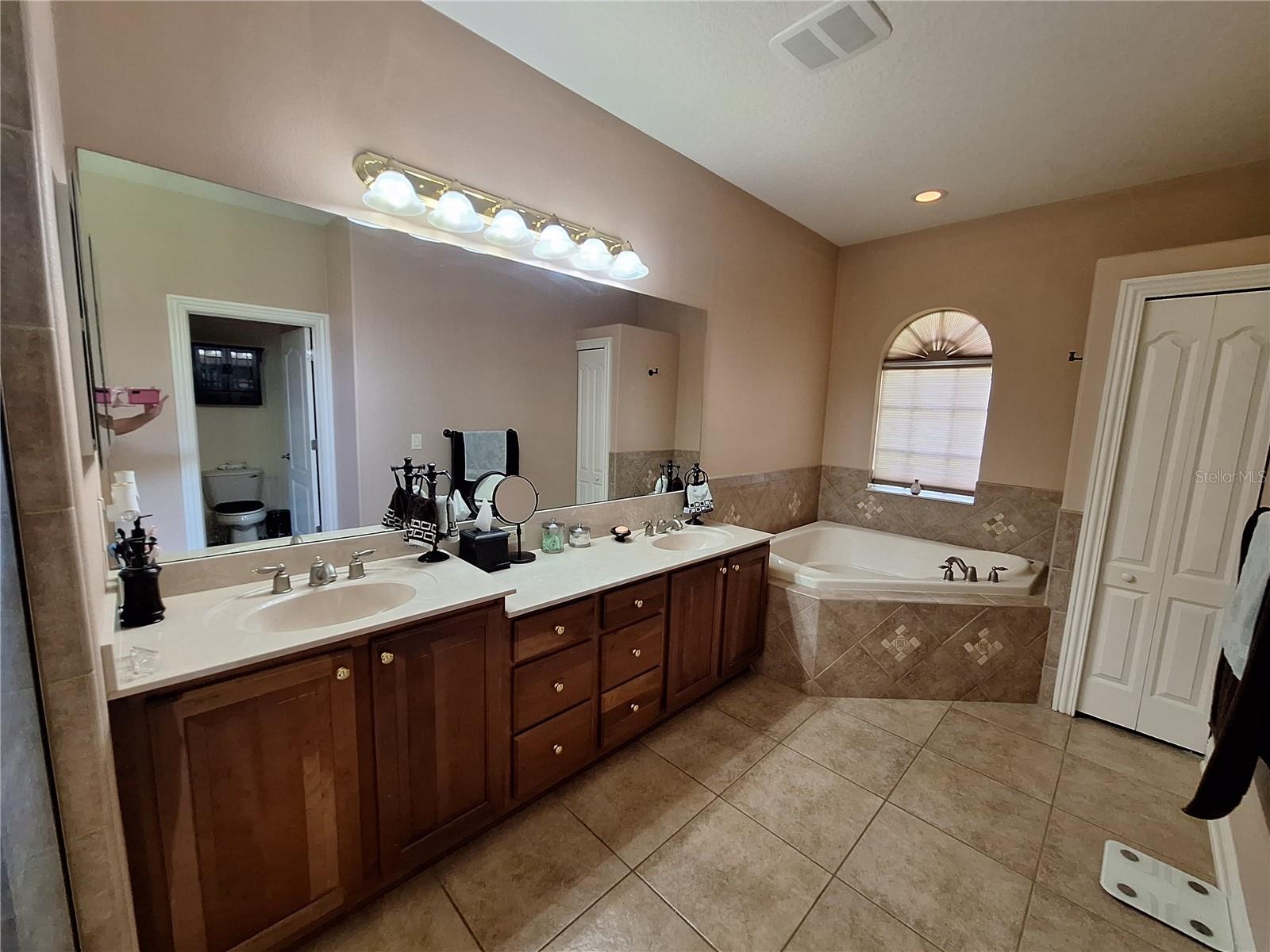 Large Soaker Tub and Big Shower in this 16ft Bathroom