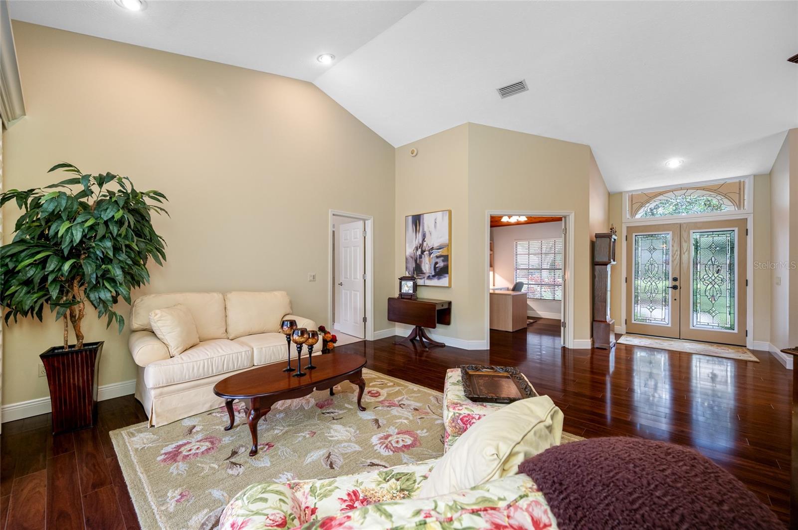 Foyer / Living Room