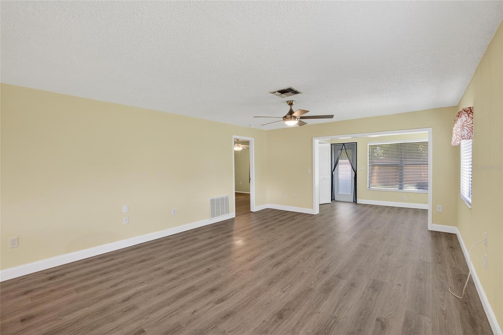 living/dining area
