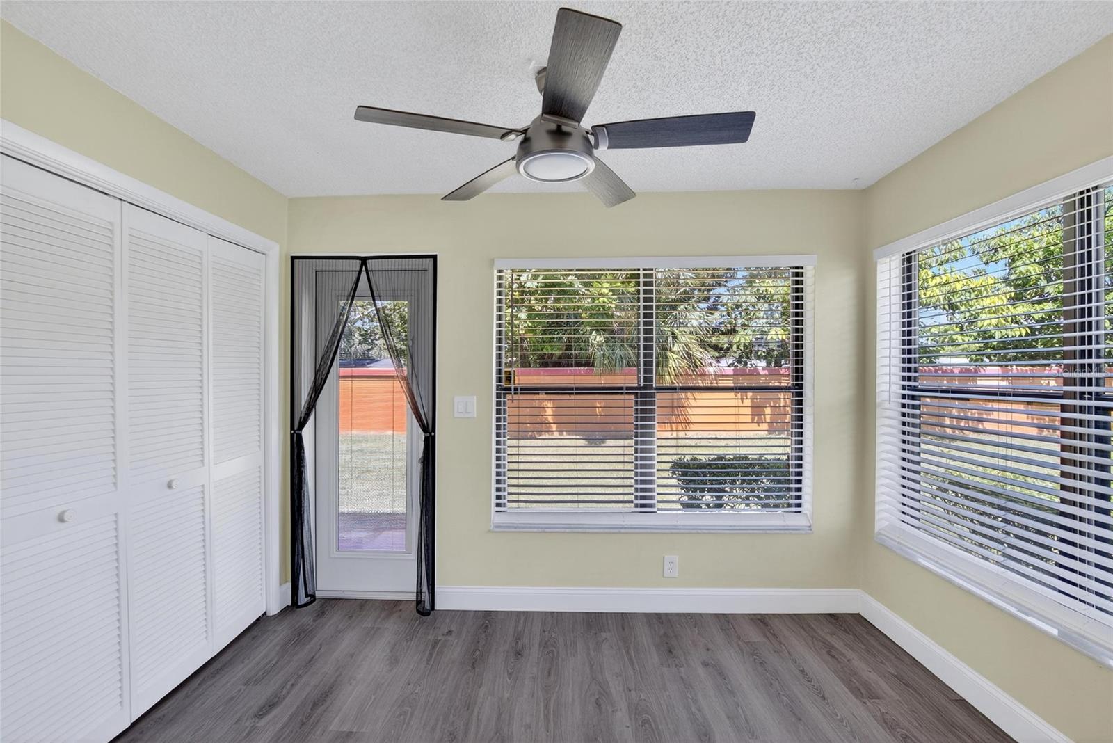 Lanai with Remote control ceiling fan/Light