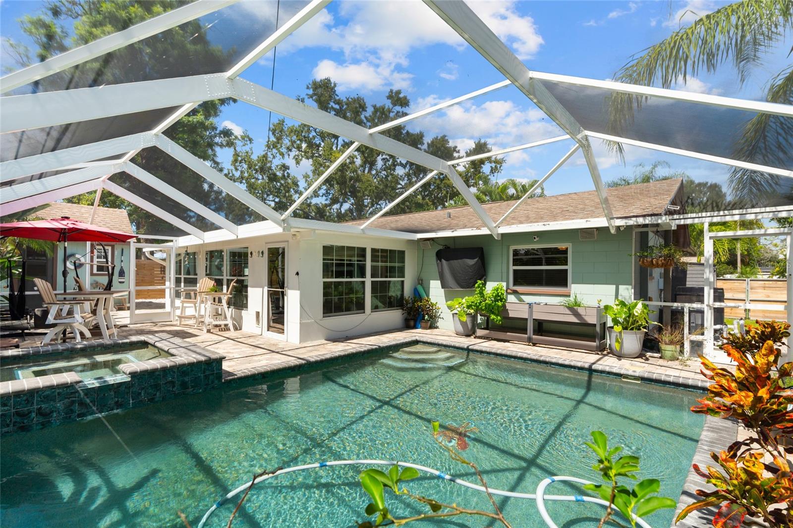 Salt Water pool & hot tub: Heated and Cooled