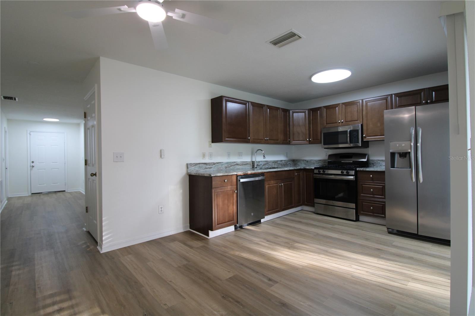 Kitchen & Dining