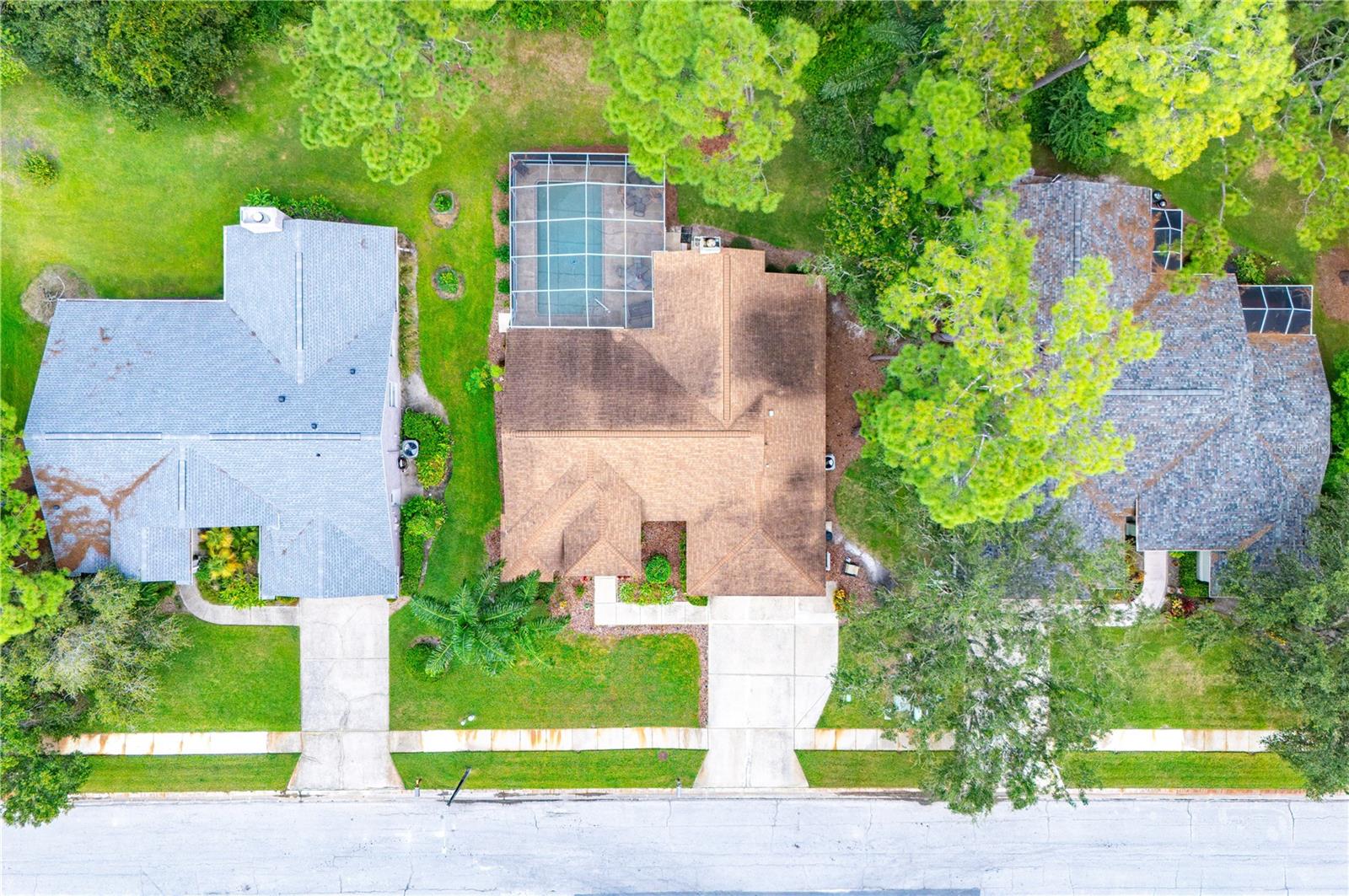 No lawn care worries - HOA takes care of it!