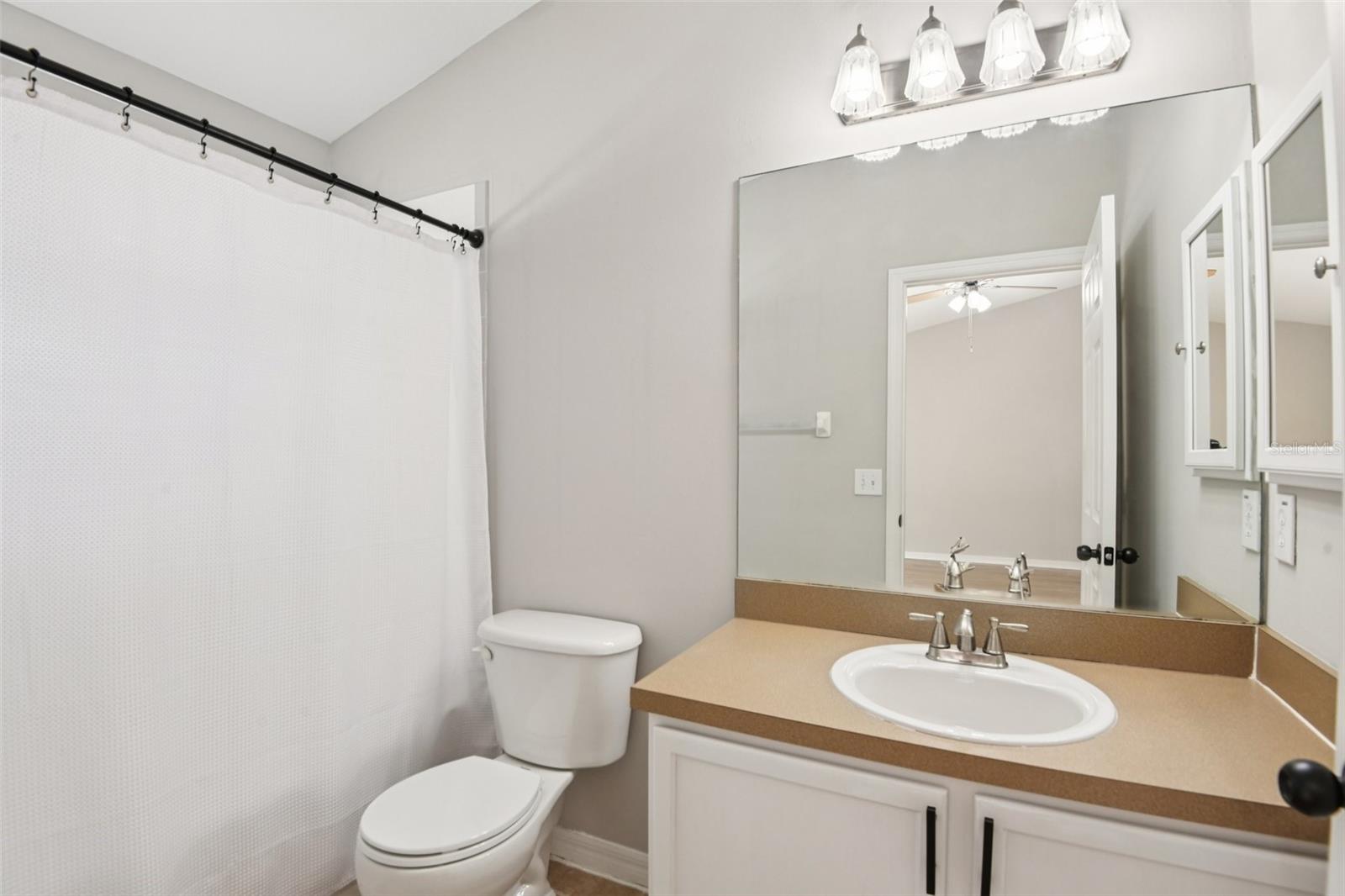 Suite 2 bathroom