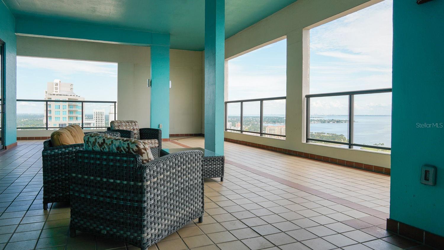 28th Floor common area amenities