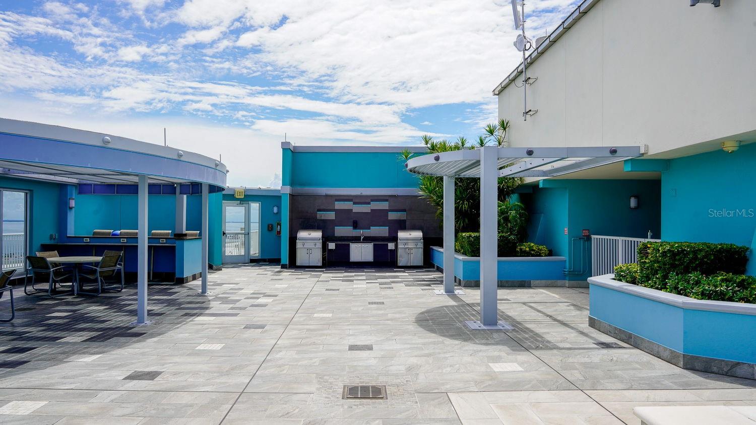 29th floor rooftop pool