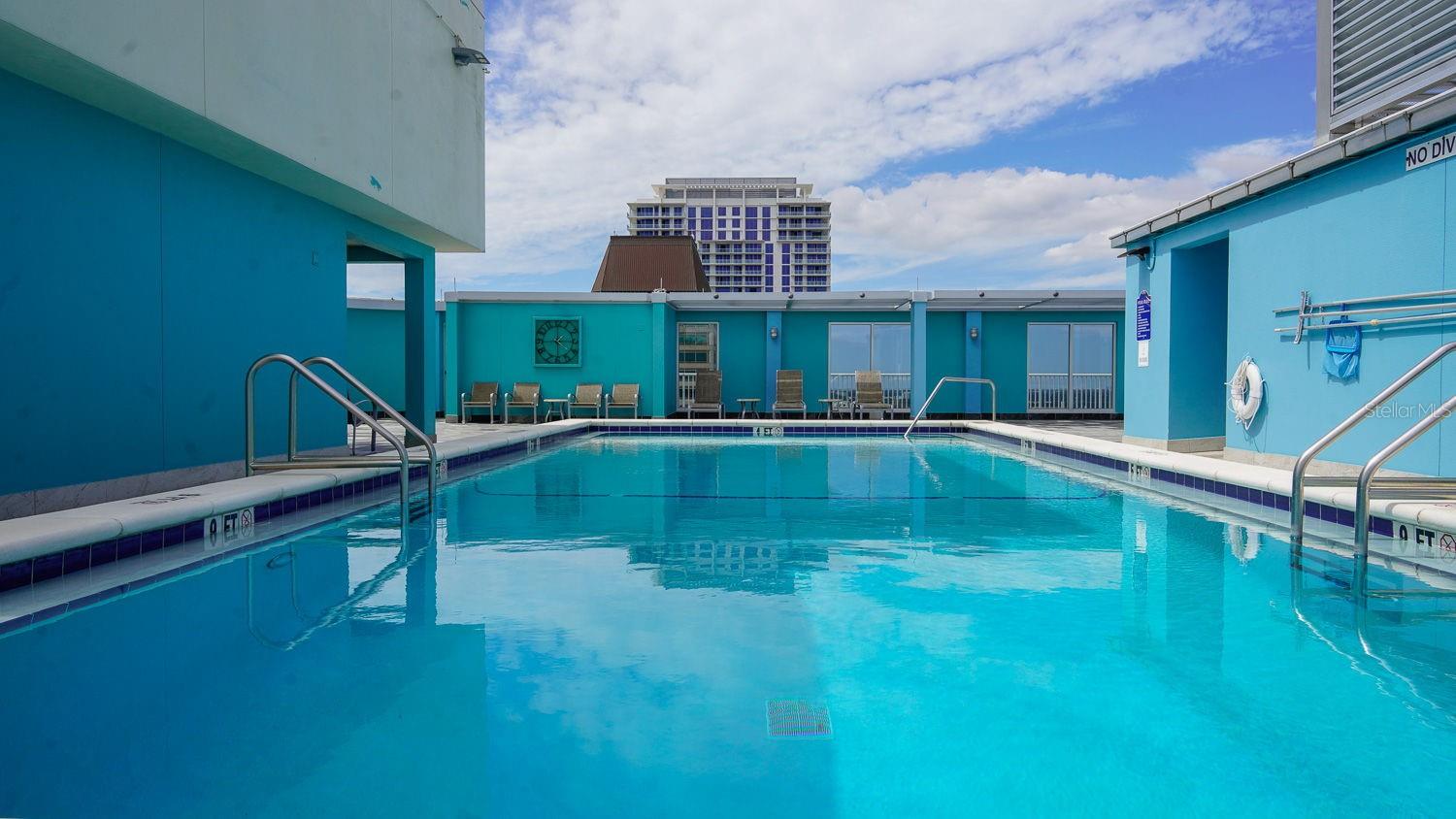 29th floor rooftop pool