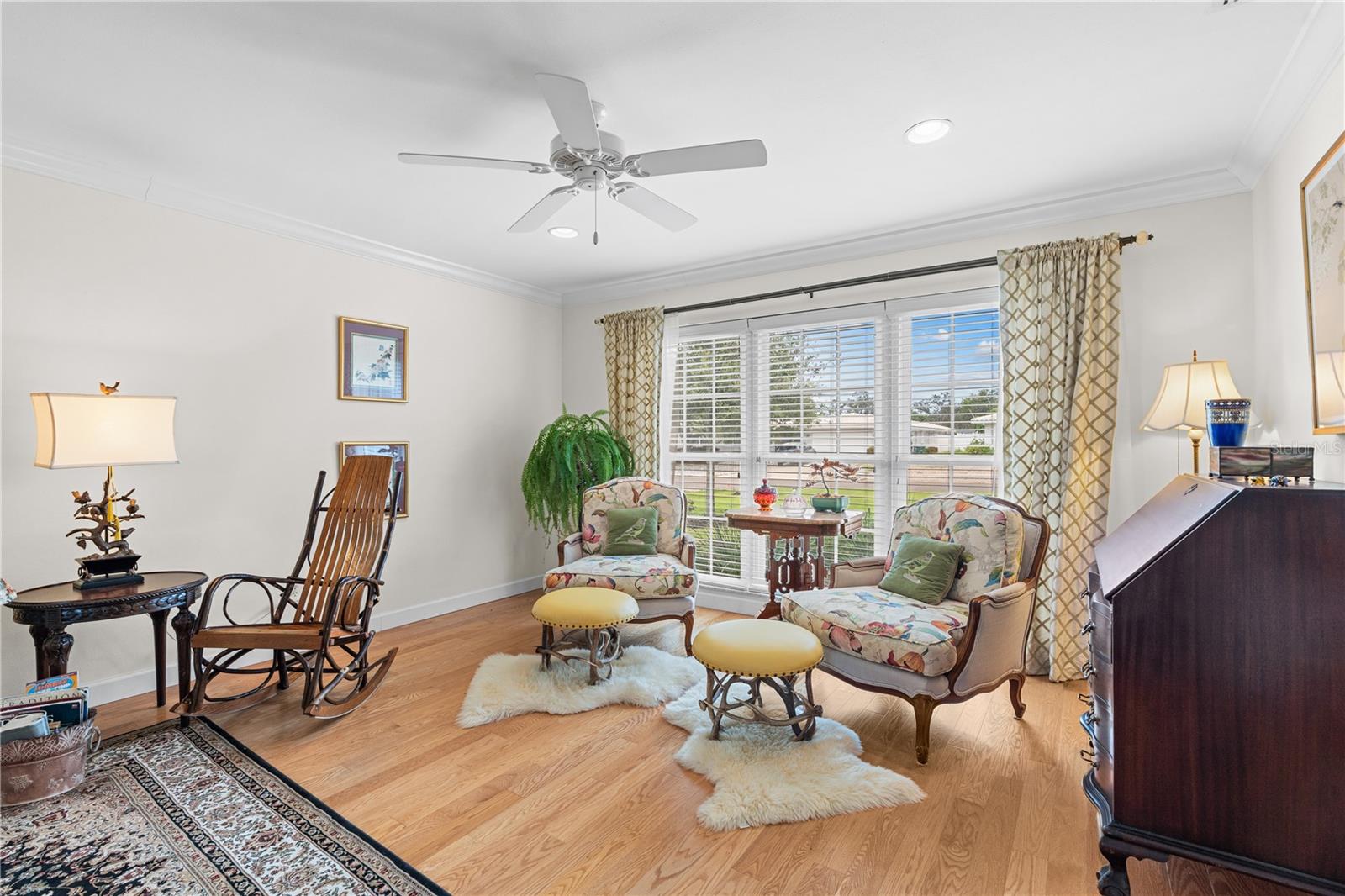 Large LivingRoom