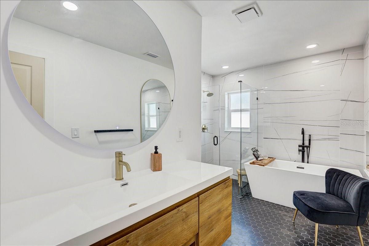 Floating vanity