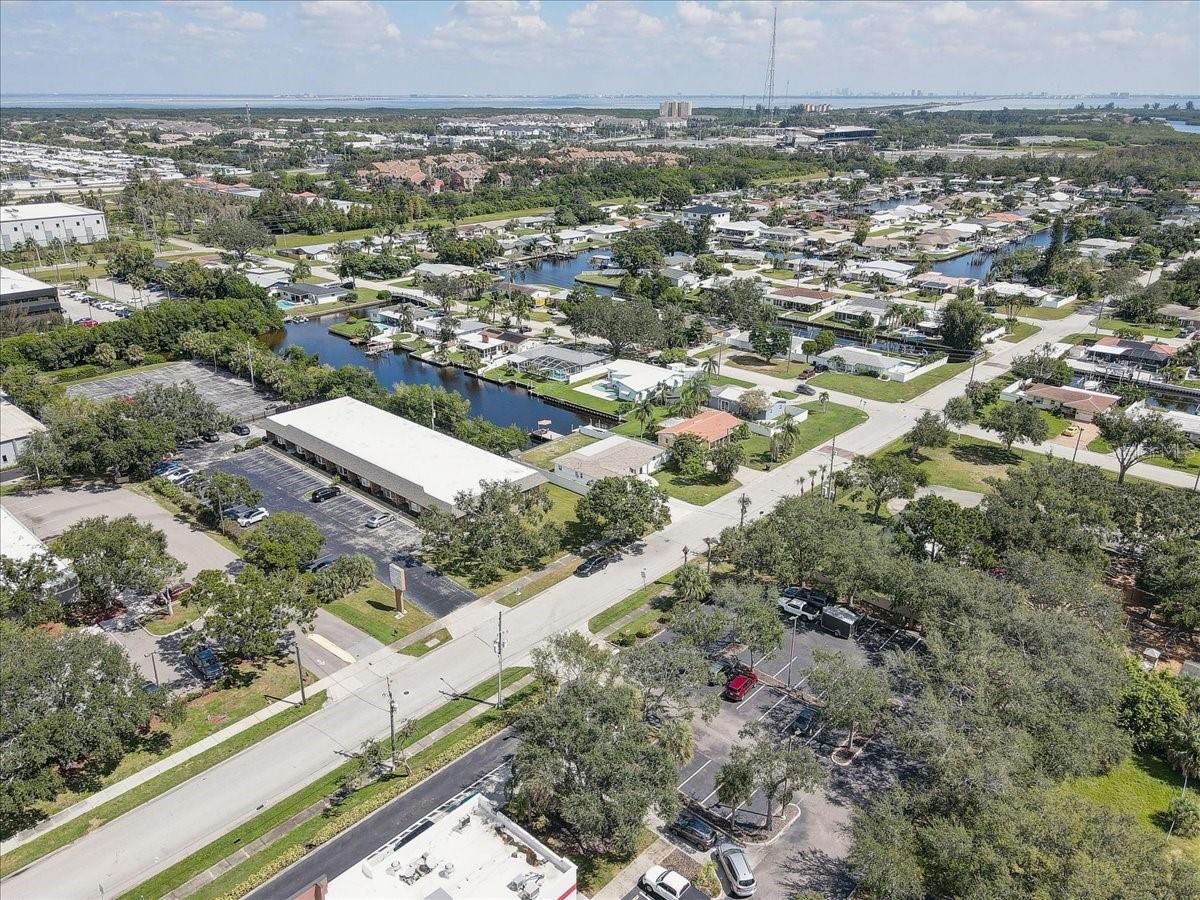 Private can with access to Riveria bay, Tampa bay, and weed on island