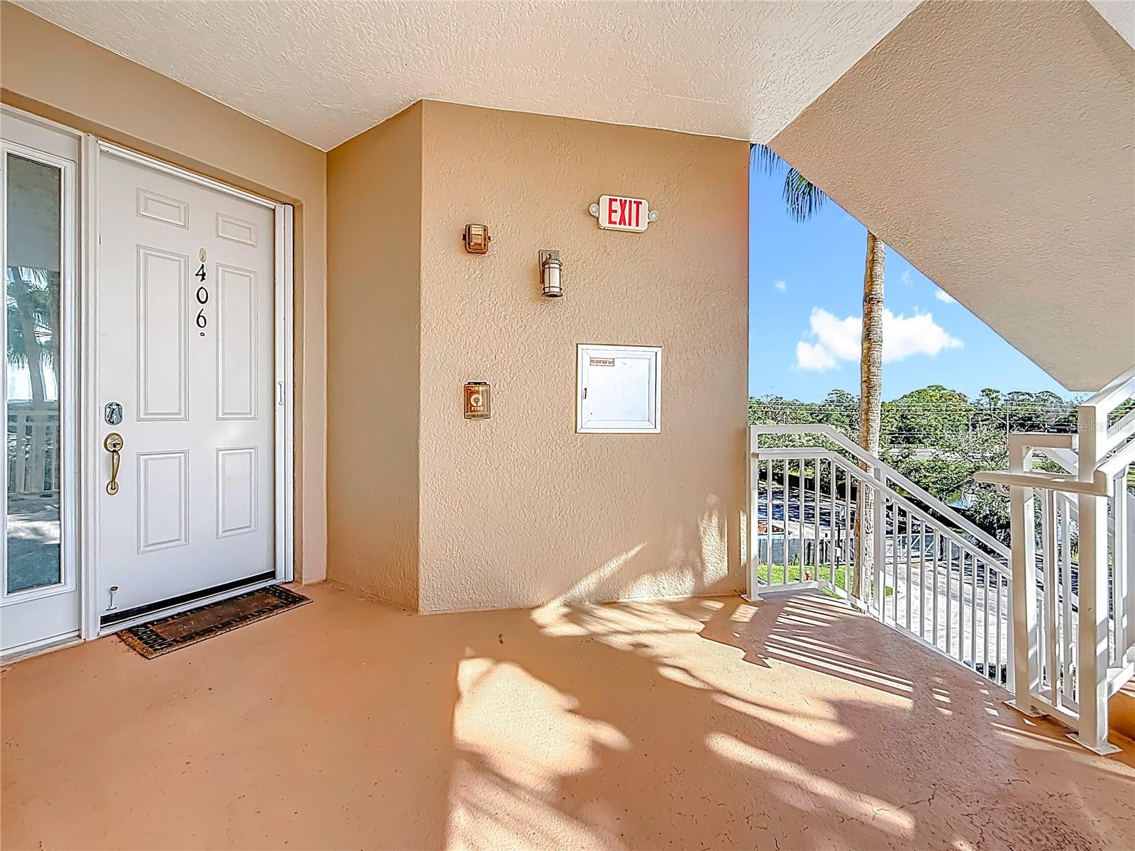 Corner Unit