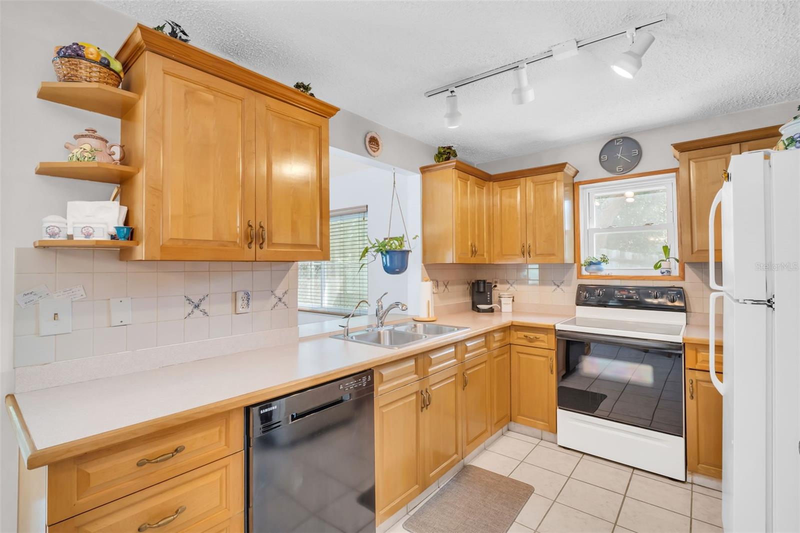 kitchen-real wood cabinets