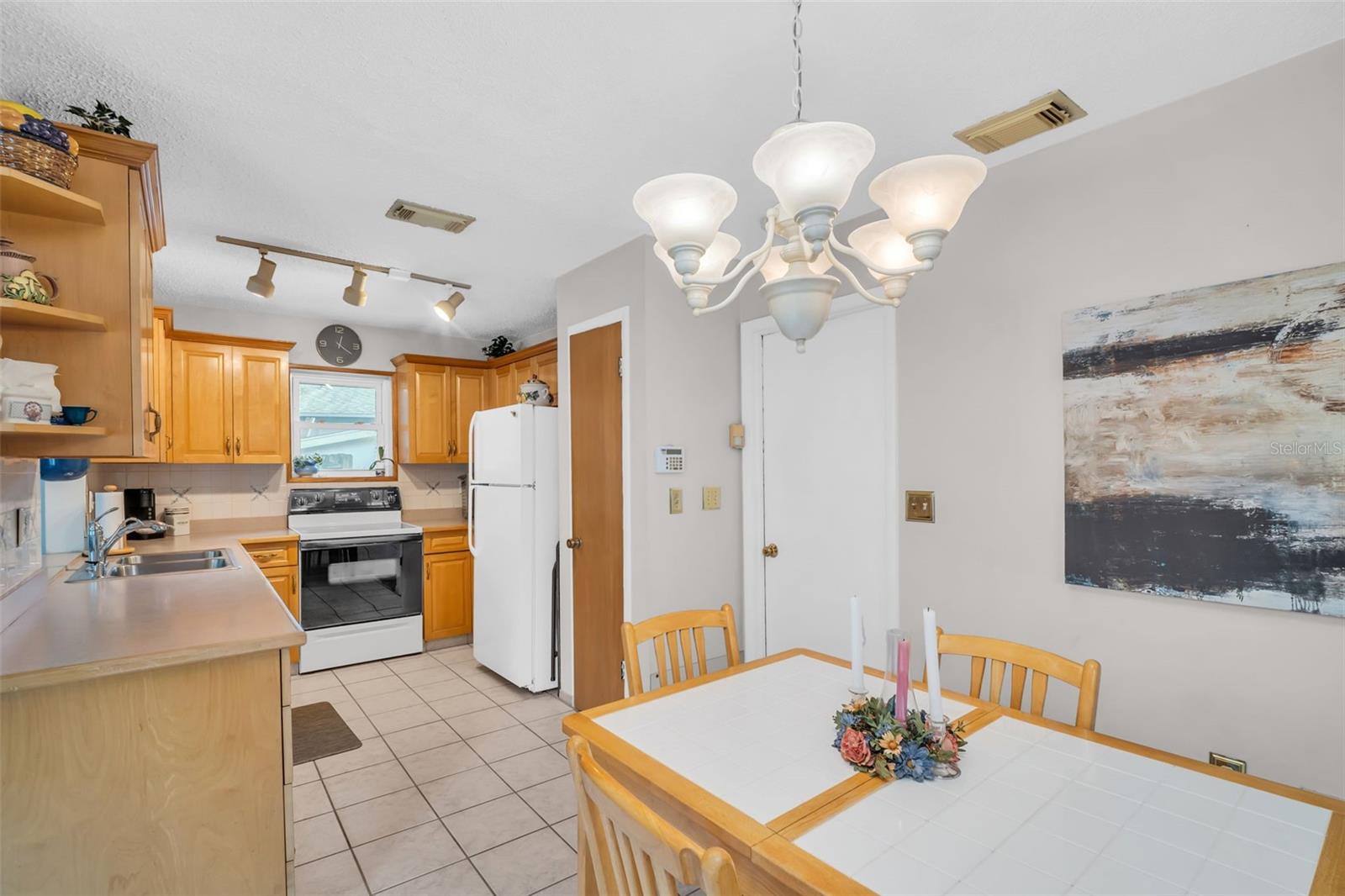 Kitchen - Dining Combo