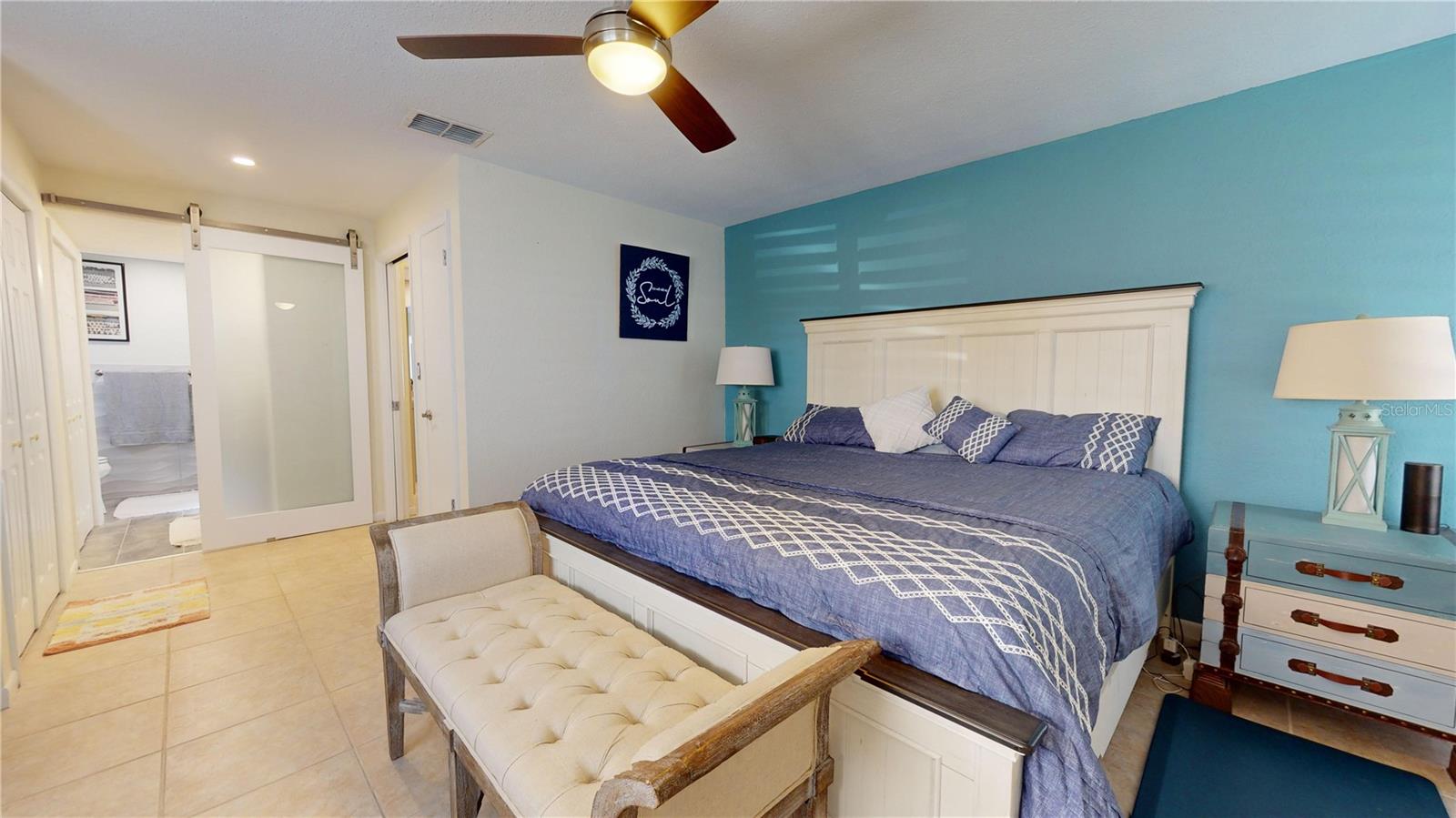 Primary Bedroom w/ensuite bathroom