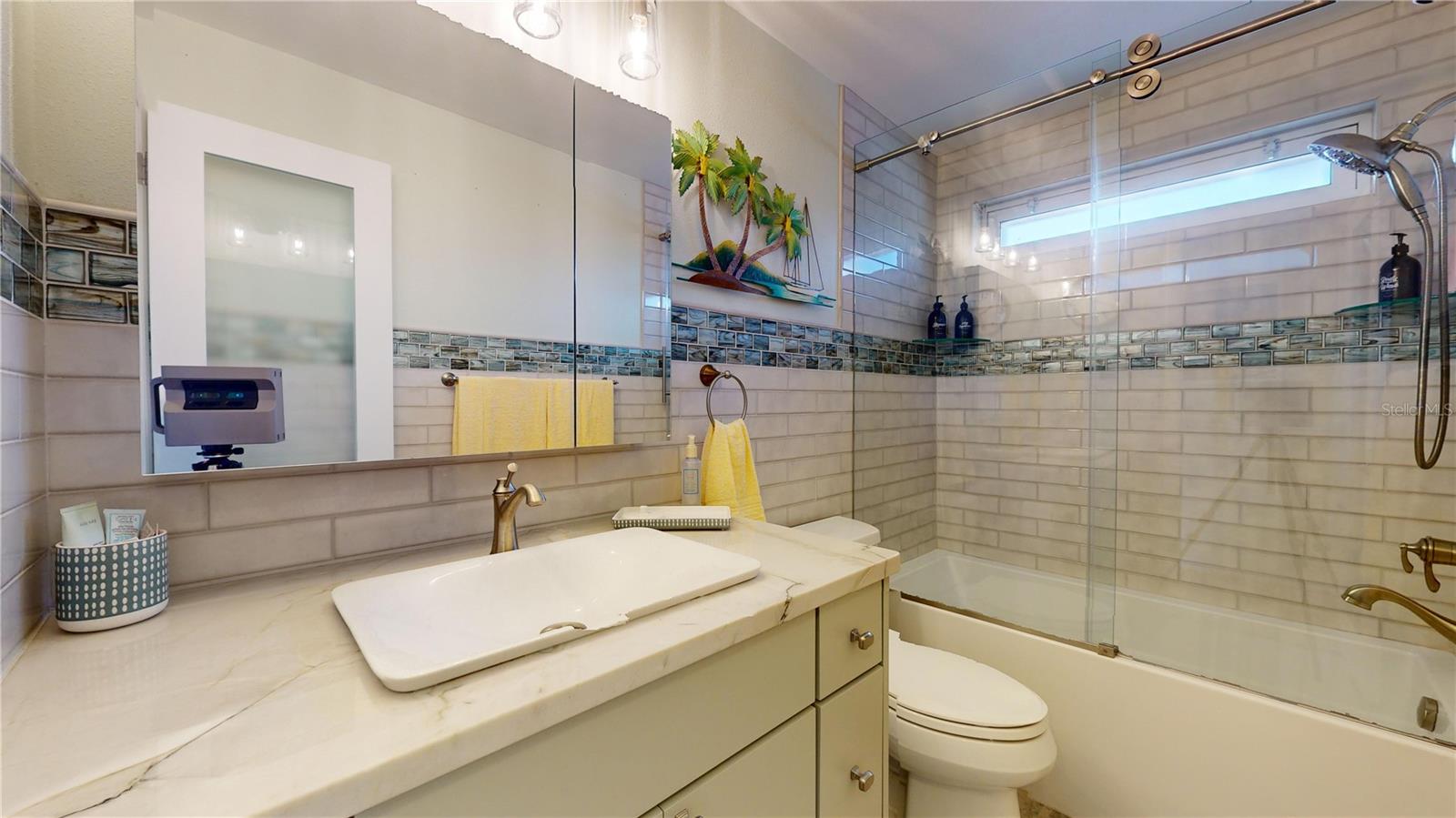 Bathroom 2/Guest Bathroom