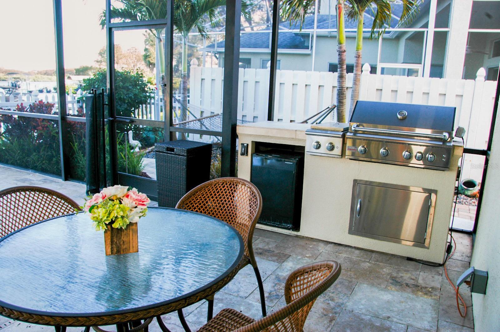 outdoor kitchen in lanai pool area