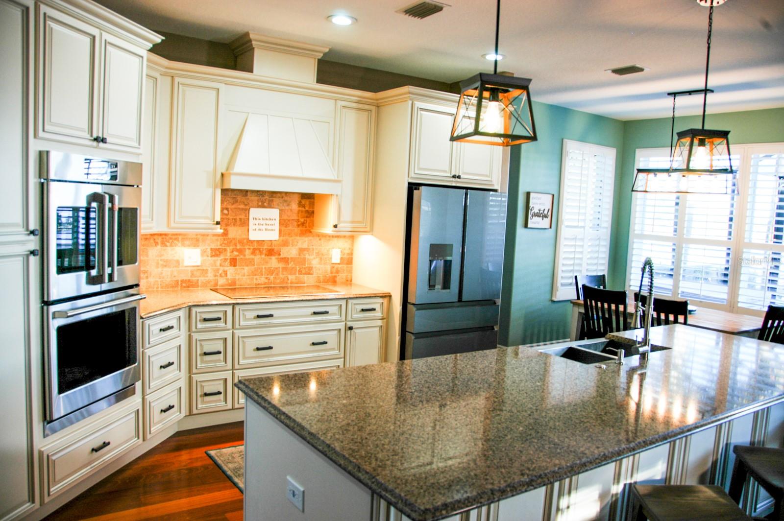 Updated wifi enabled kitchen and breakfast nook