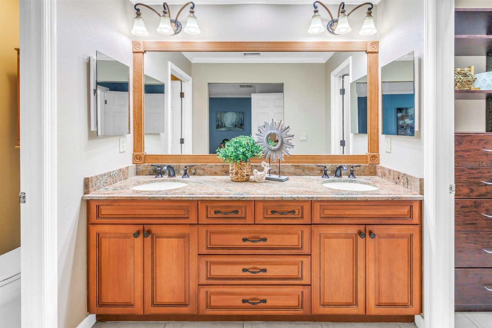 Primary Bath, Dual Sinks