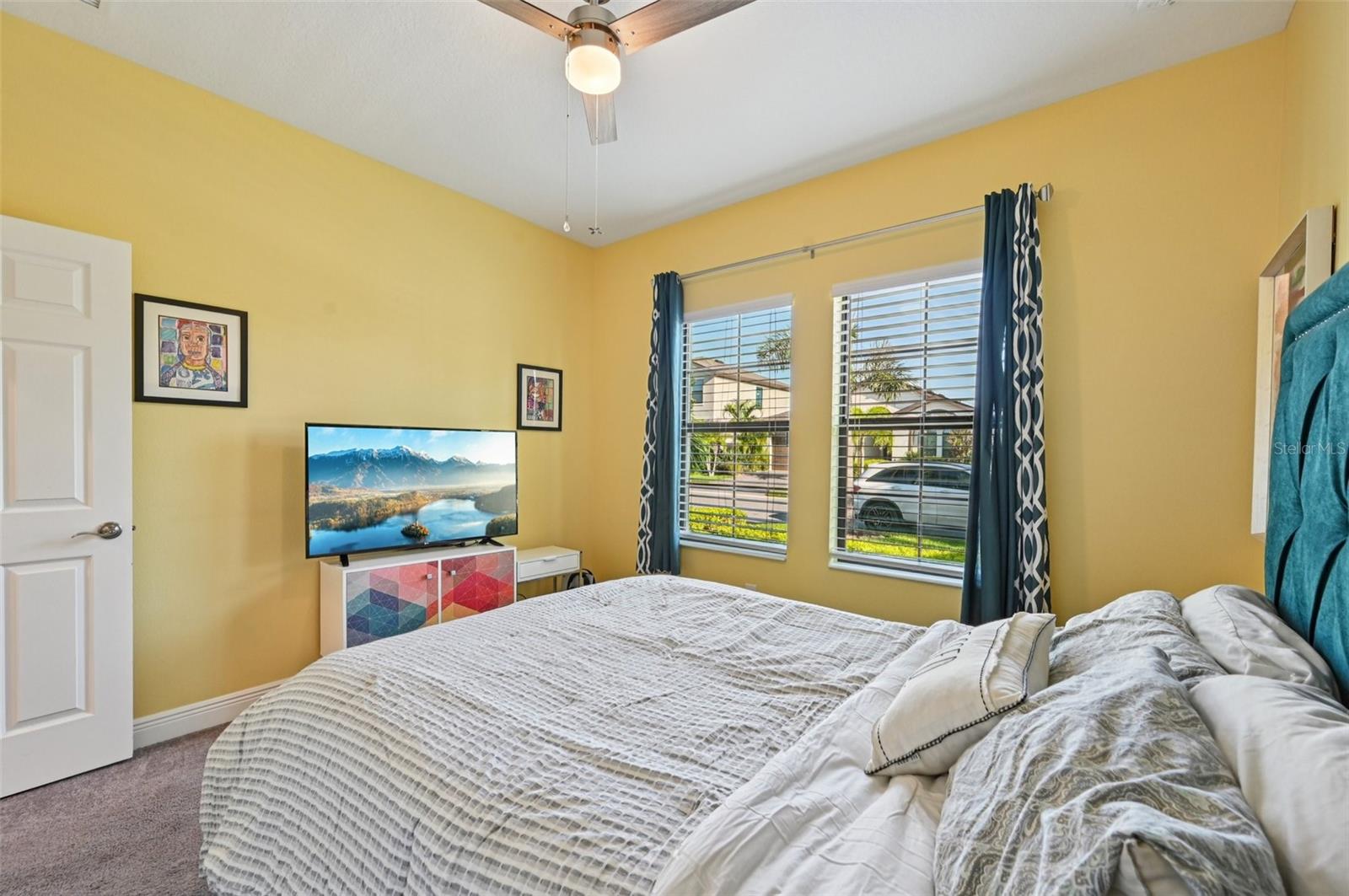 floor1 bedroom
