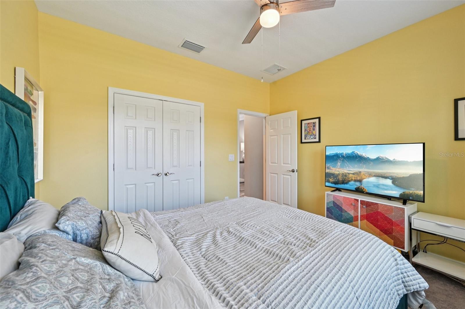 floor1 bedroom