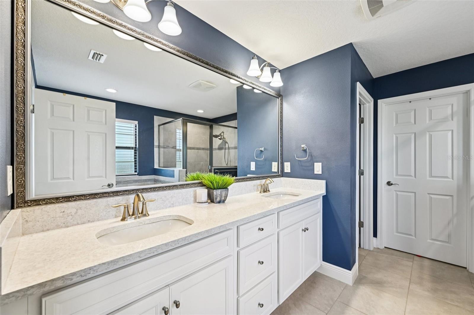 owner's ensuite bathroom