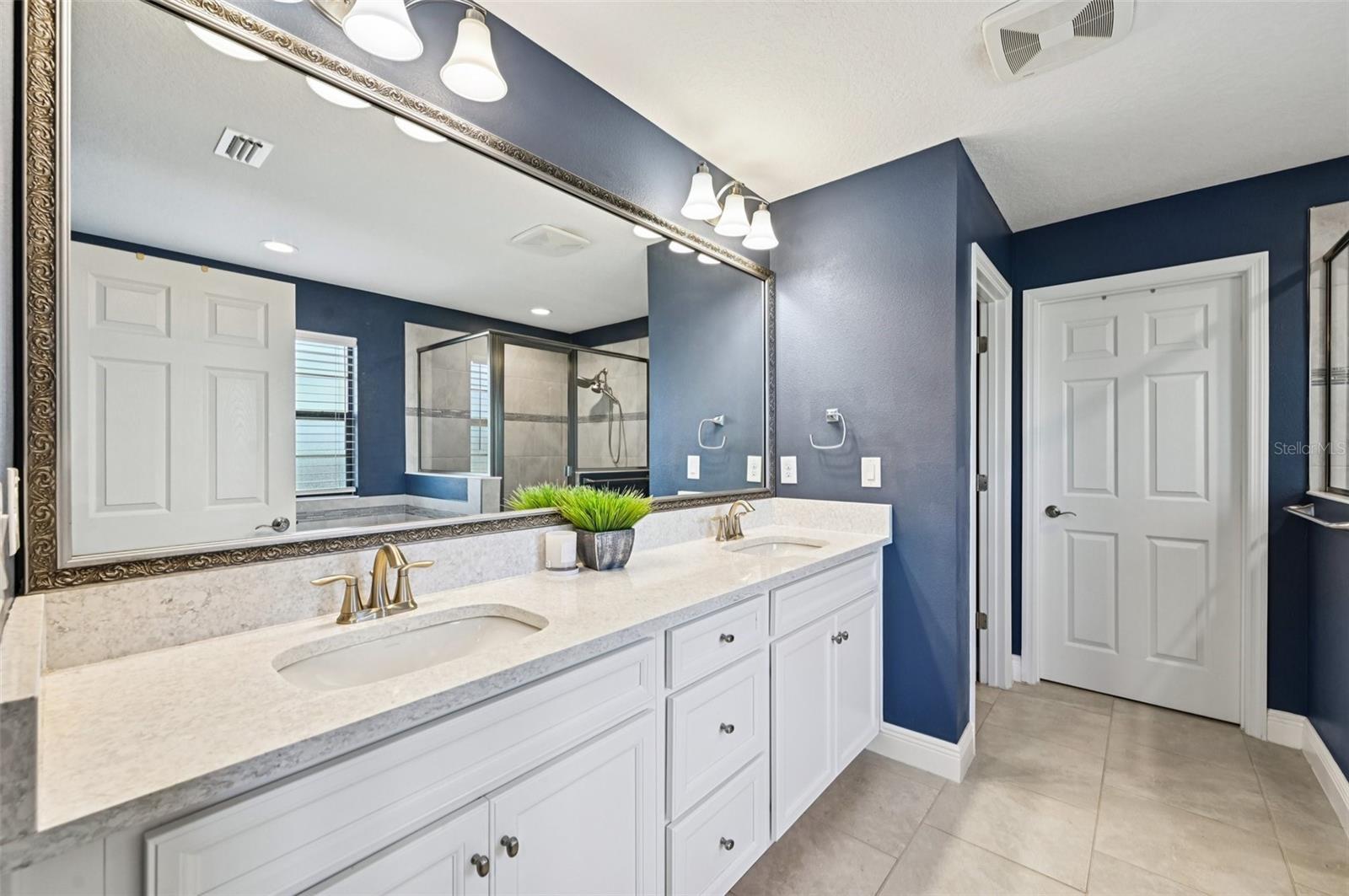 owner's ensuite bathroom