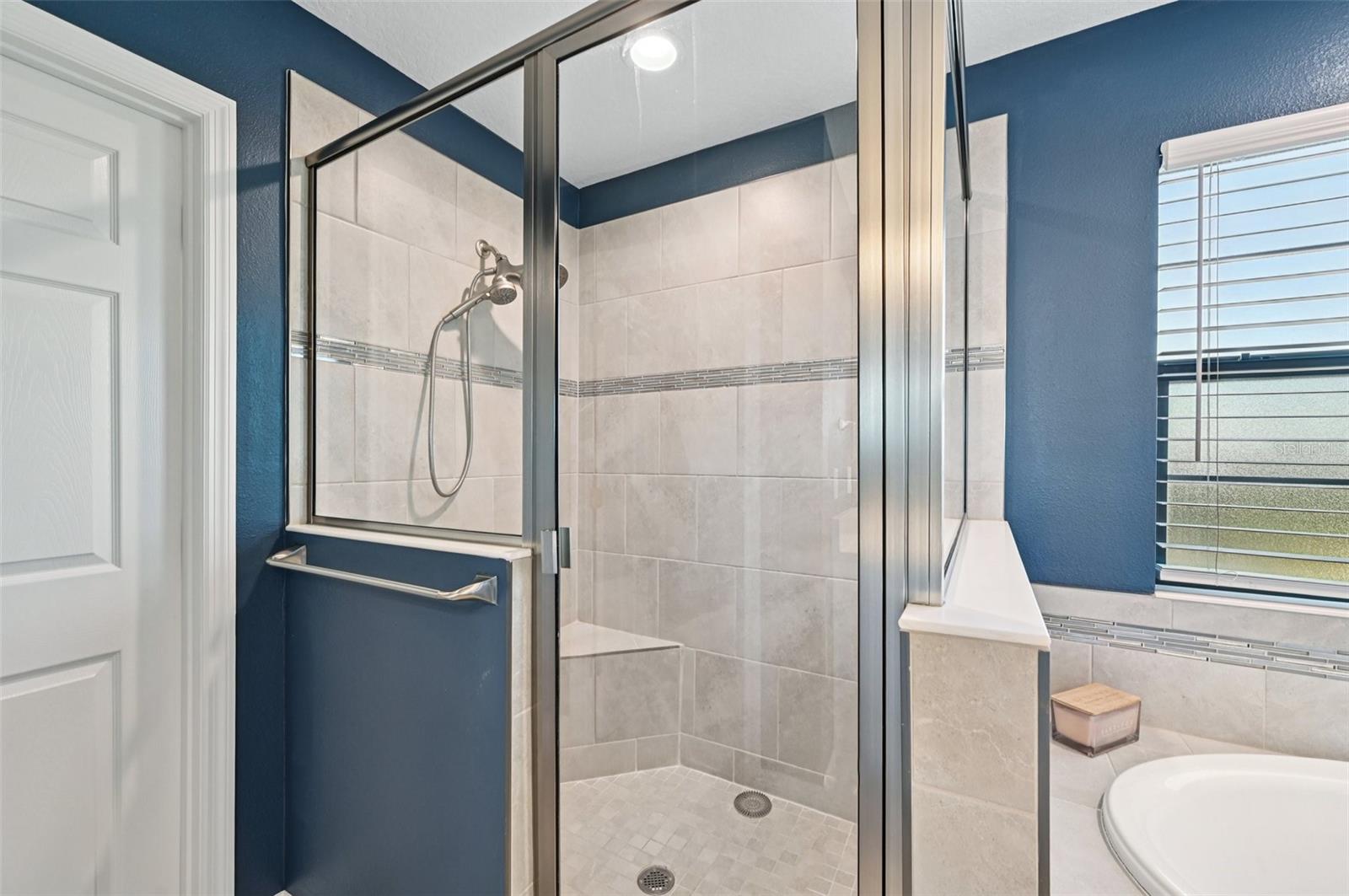 owner's ensuite bathroom