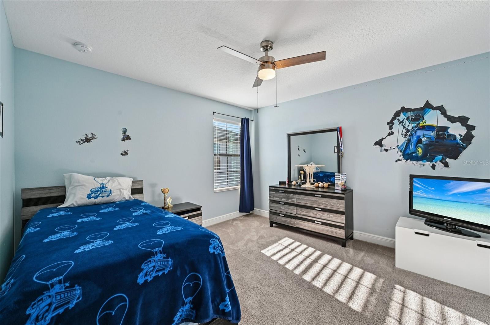 floor 2 bedroom