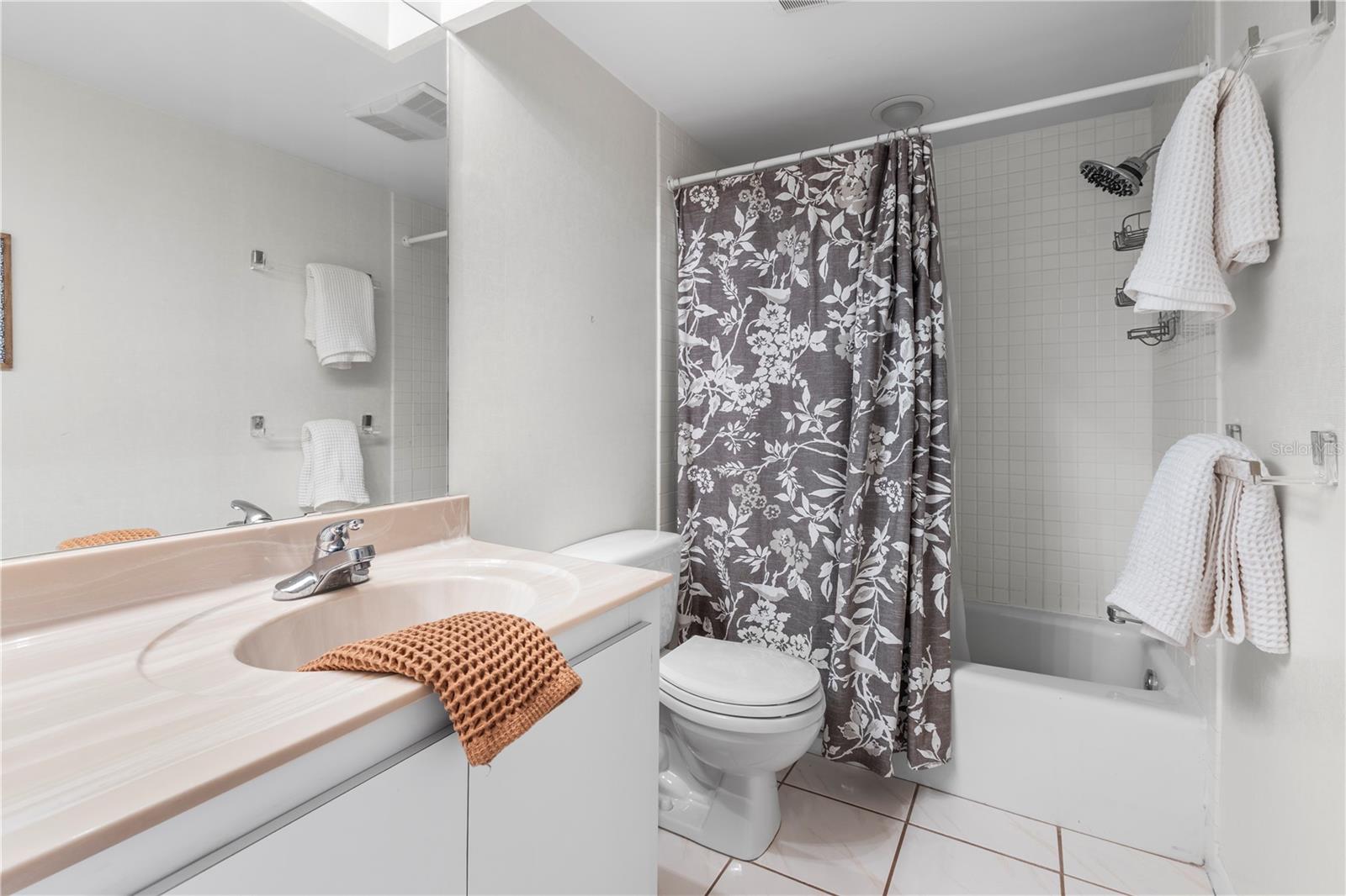 2nd Floor Bath
